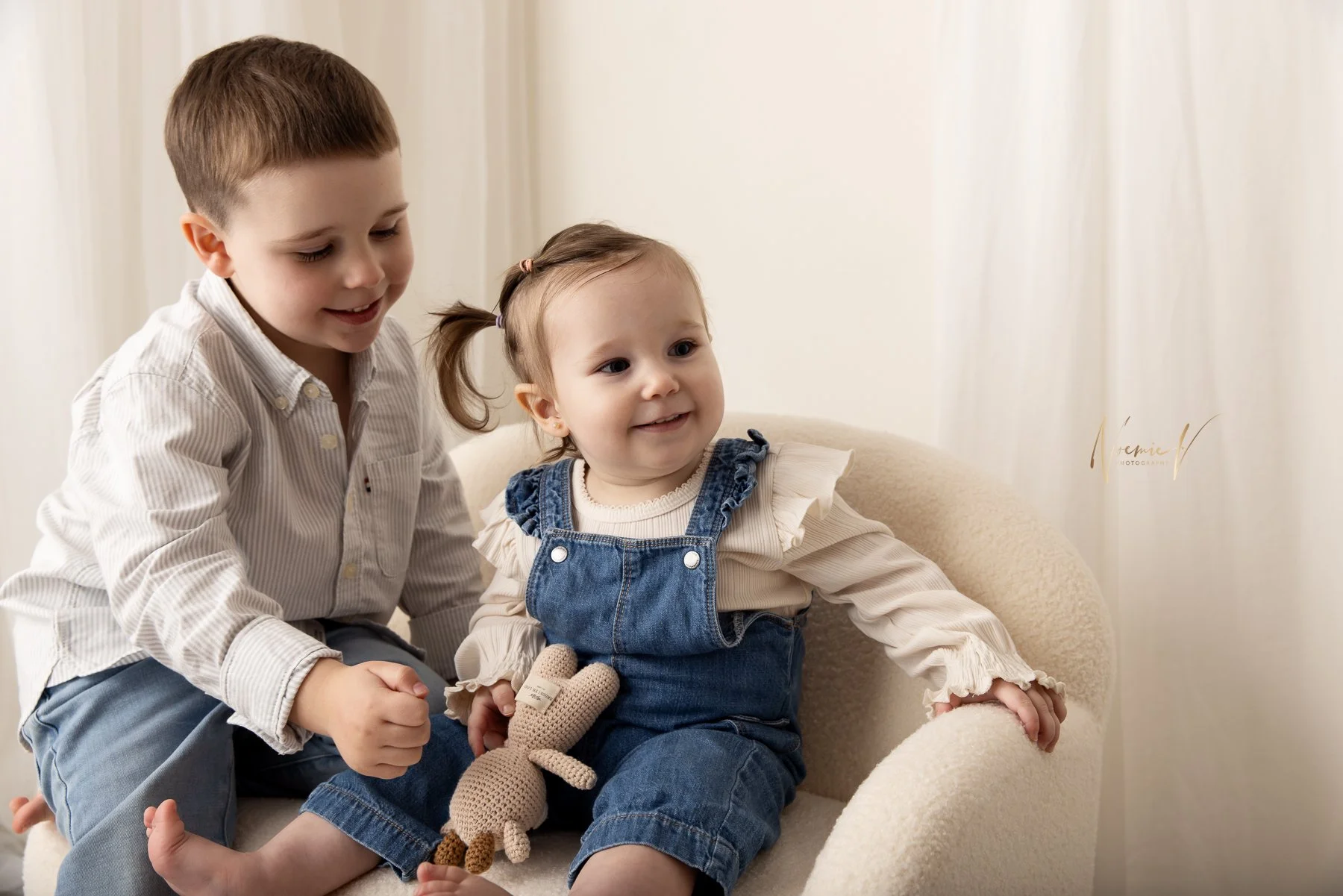 Noemie Vonthron Photography Baby photographer North Shore and Inner West Sydney sofa sessions