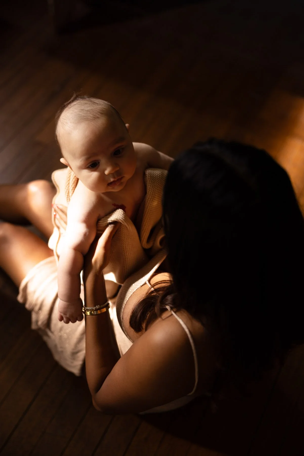 Mini & Me, mother and baby photoshoot in natural light cuddling