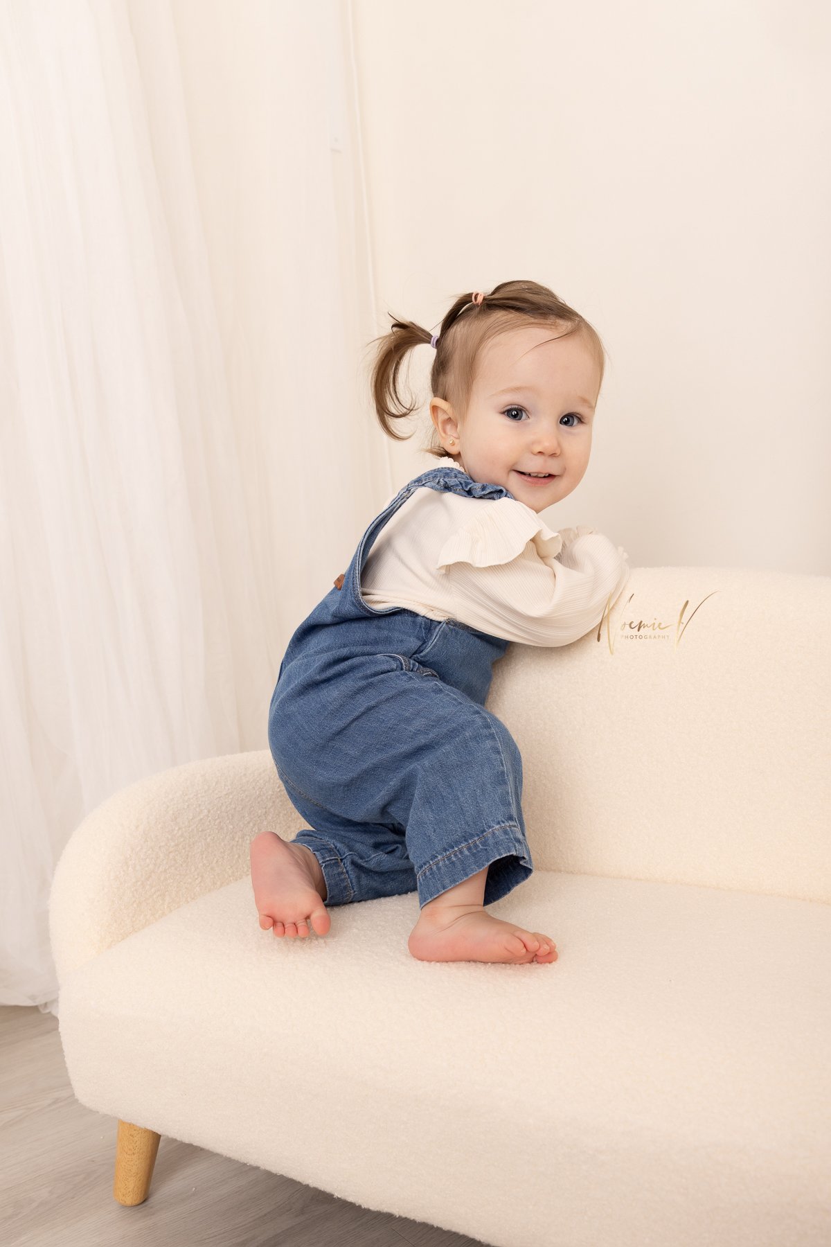 Noemie Vonthron Photography Baby photographer North Shore and Inner West Sydney sofa sessions