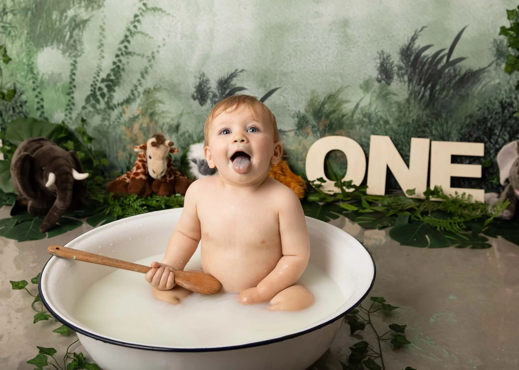 Cake smash photographer Sydney North Shore
Jungle theme baby smiling in a bath