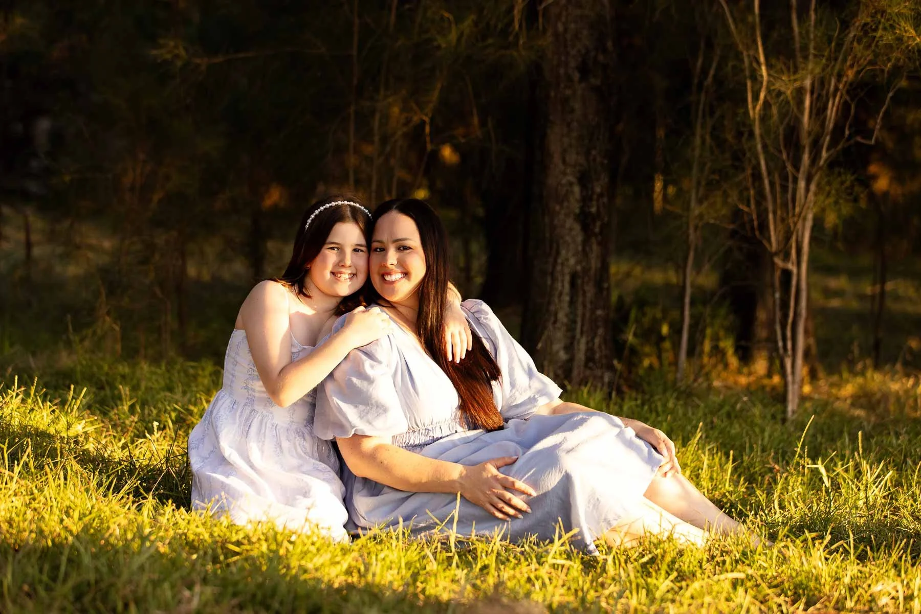 Family photographer Sydney North shore mum and daughter smiling in the sunset