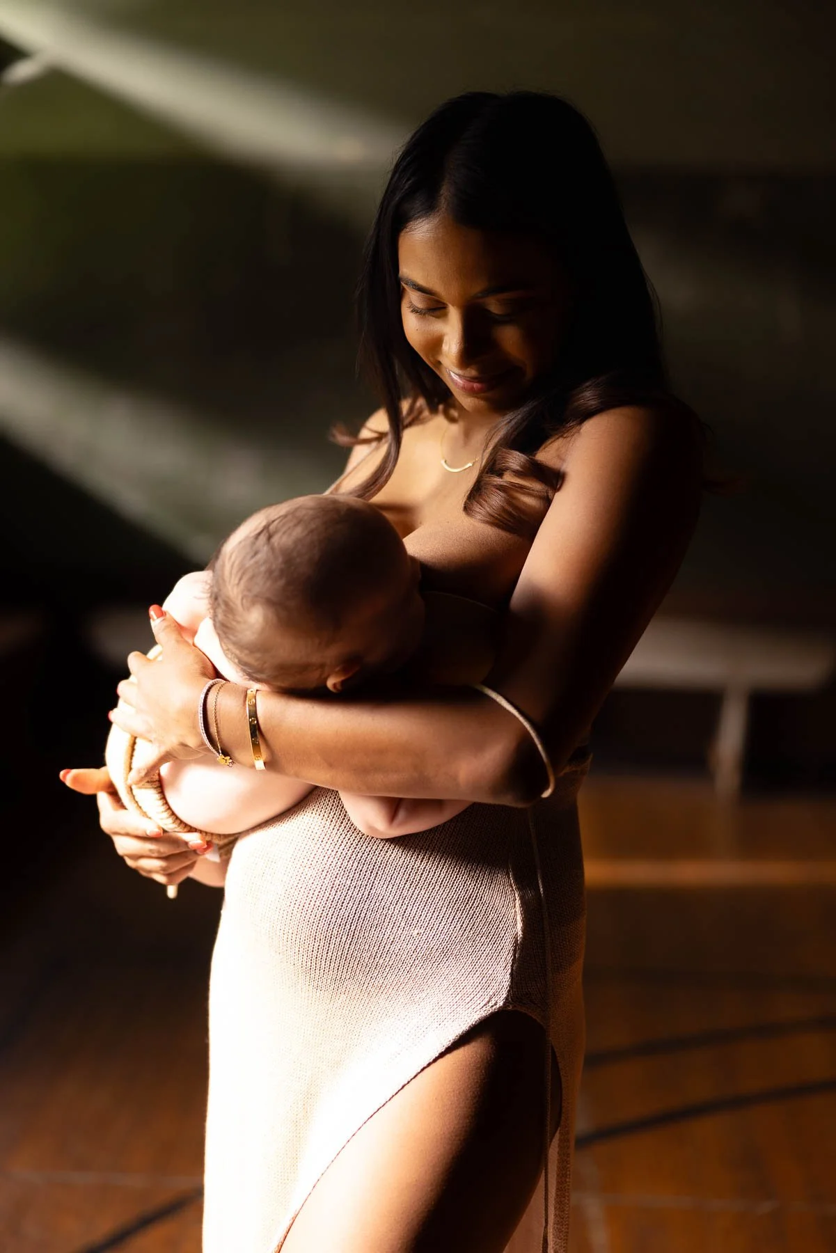 Mini & Me, mother and baby photoshoot in natural light cuddling