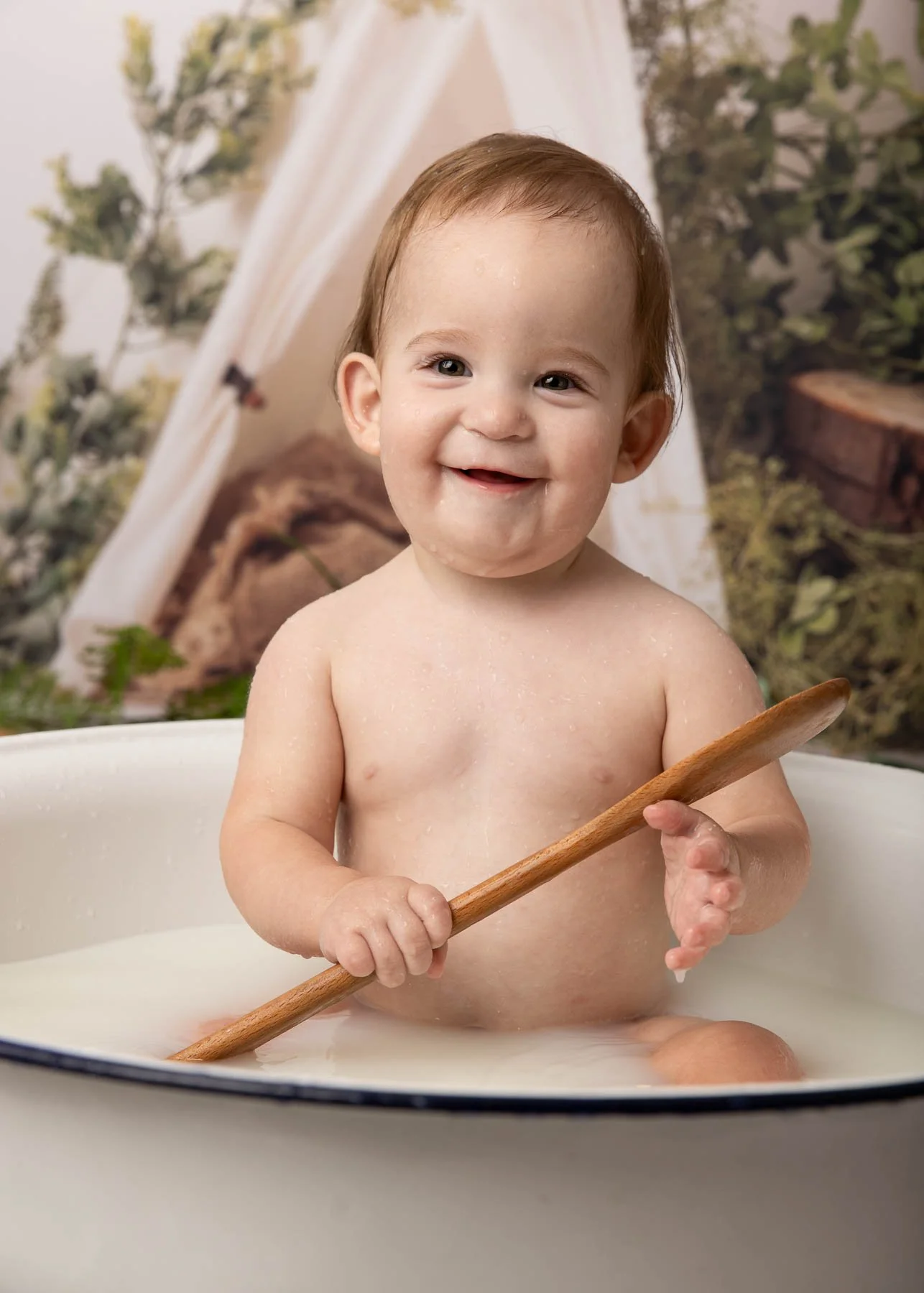 Cake smash photographer Sydney North Shore baby smiling having a bath