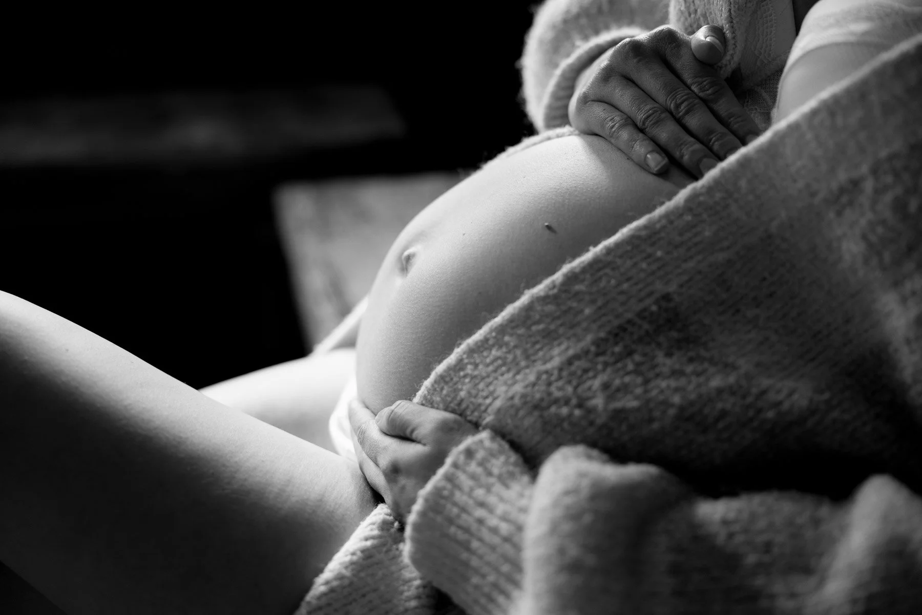 Mini & Me, expecting mother photoshoot in natural light 