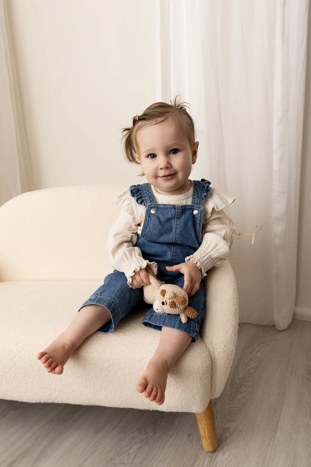 Noemie Vonthron Photography Baby photographer North Shore and Inner West Sydney sofa sessions