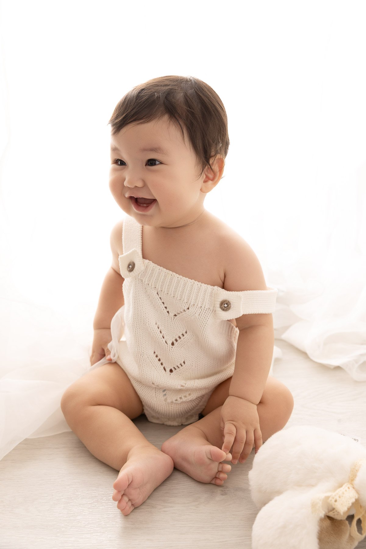 Baby photographer North Shore Sydney White and beige tones