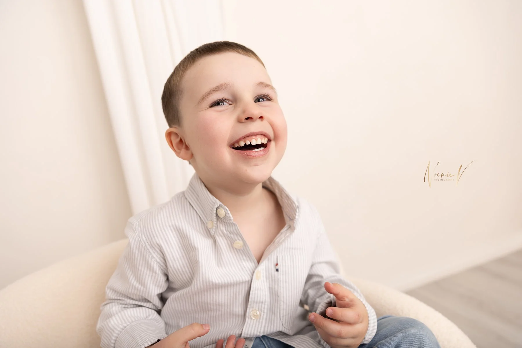 Noemie Vonthron Photography Baby photographer North Shore and Inner West Sydney sofa sessions