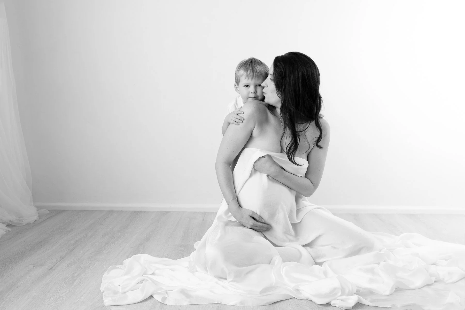 casual family maternity photography including toddlers in studio