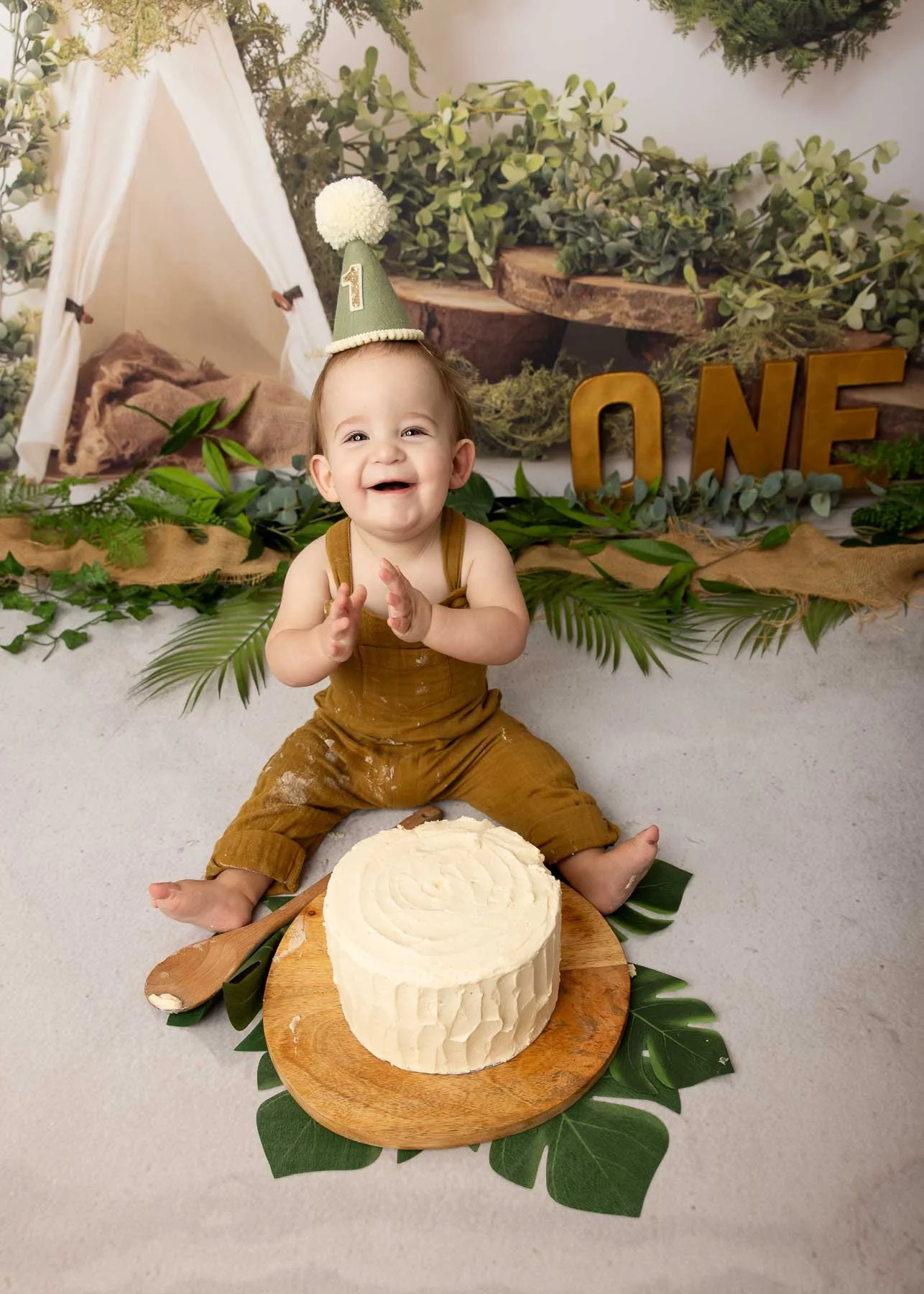 Cake smash photographer Sydney North Shore baby clapping and smiling