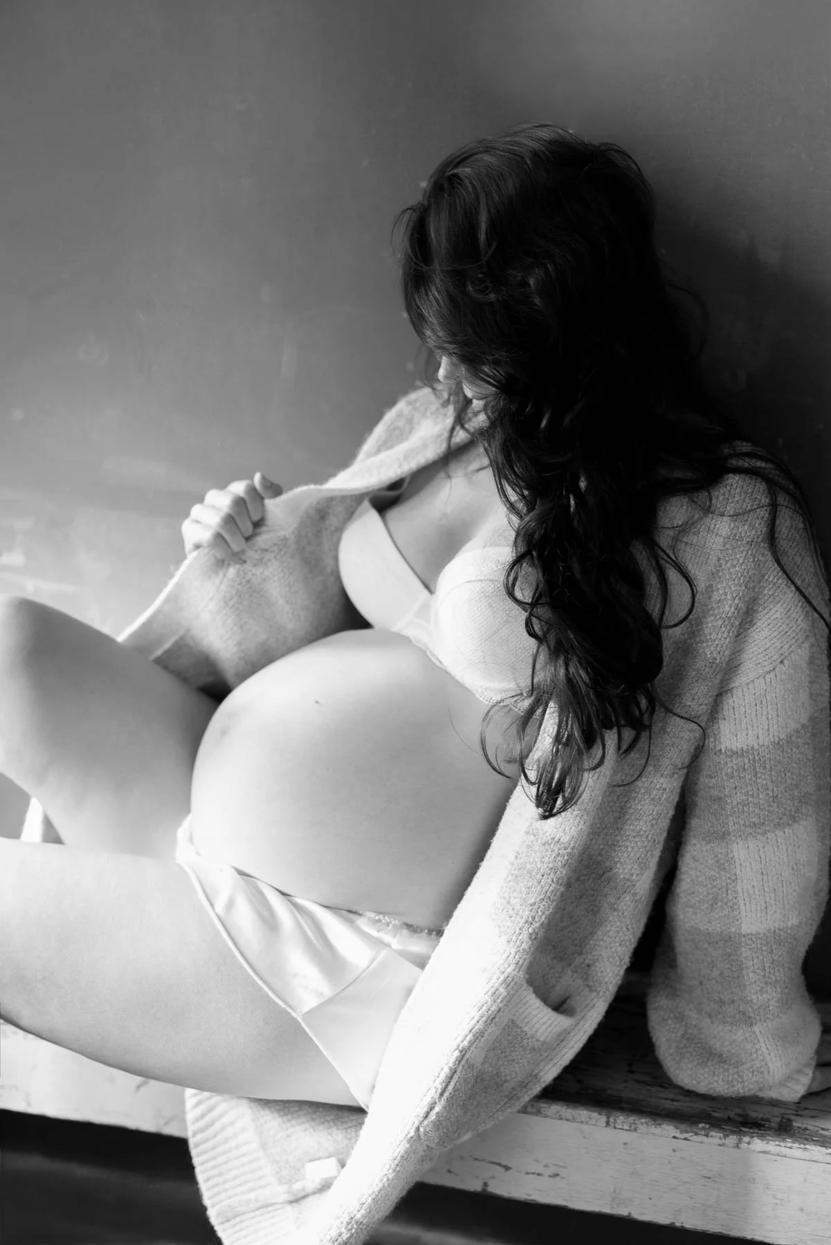 Mini & Me, expecting mother photoshoot in natural light 