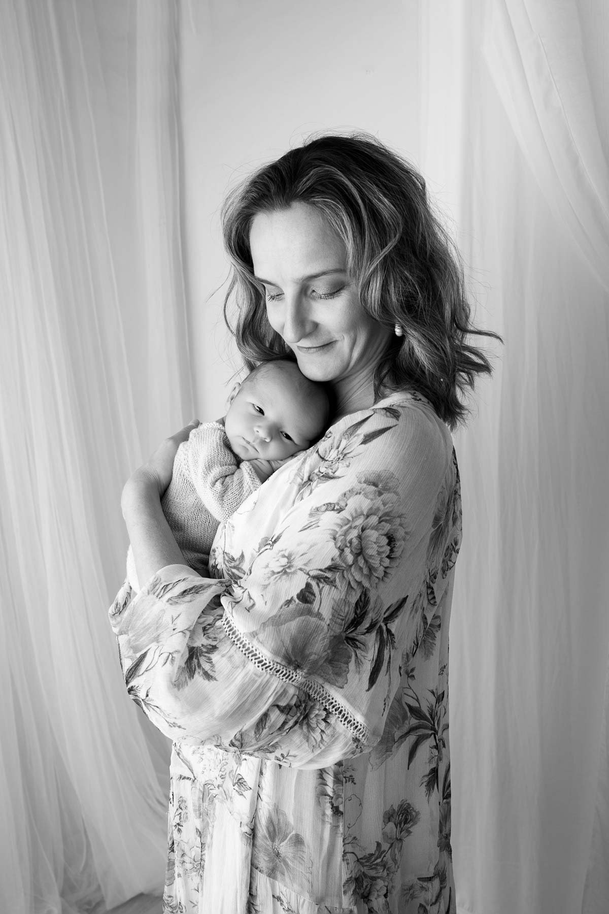 Noemie Vonthron Photography Newborn North Shore Photographer relaxed posed session