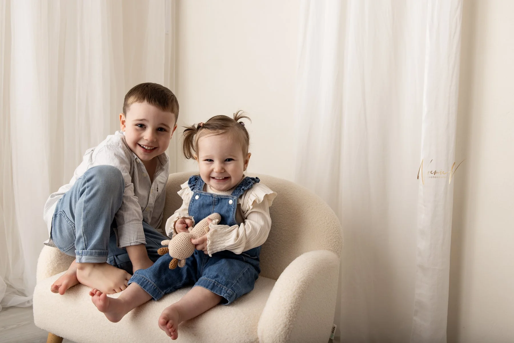 Noemie Vonthron Photography Baby photographer North Shore and Inner West Sydney sofa sessions