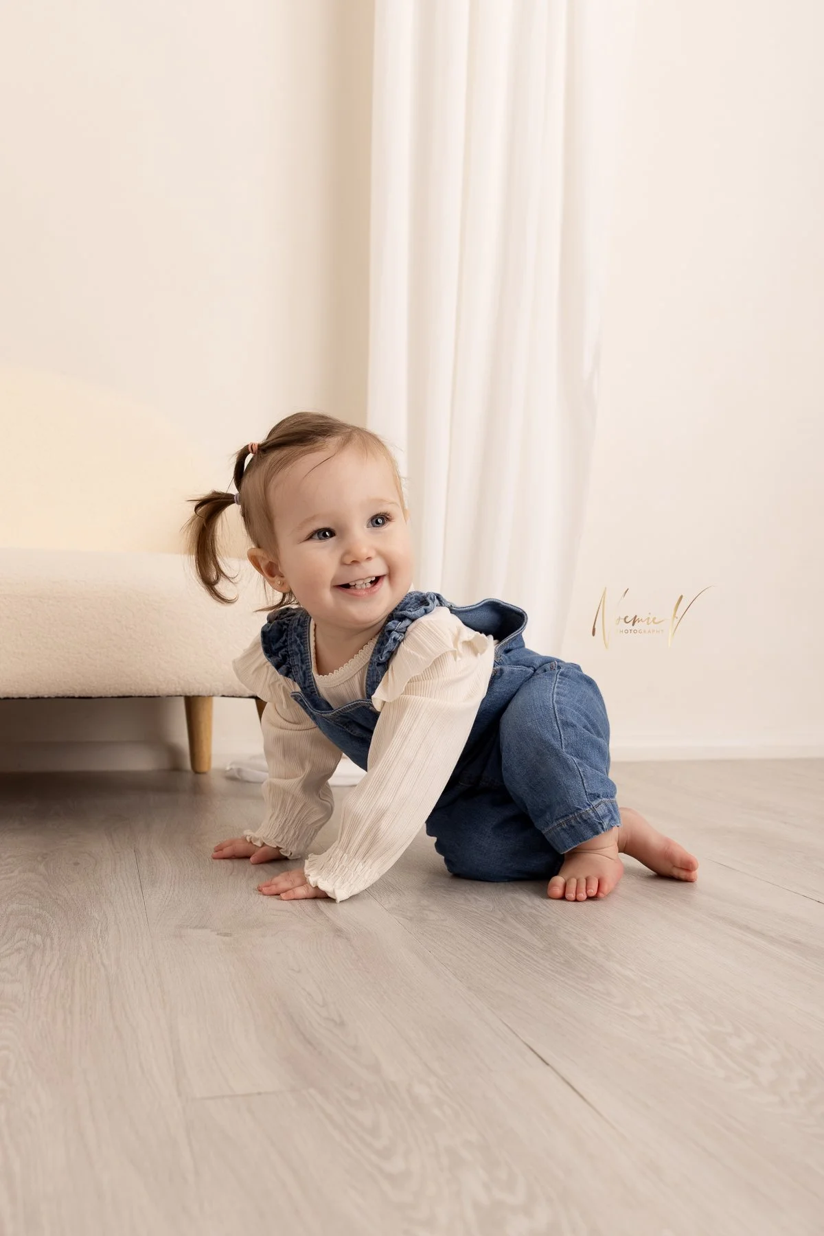 Noemie Vonthron Photography Baby photographer North Shore and Inner West Sydney sofa sessions