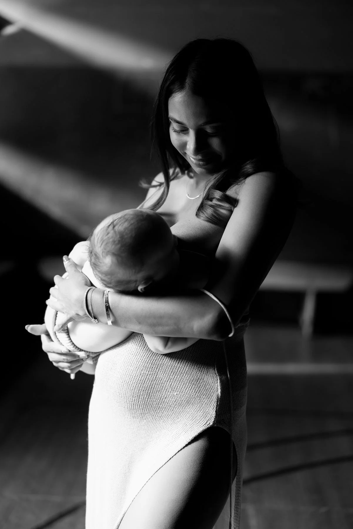 Mini & Me, mother and baby photoshoot in natural light cuddling