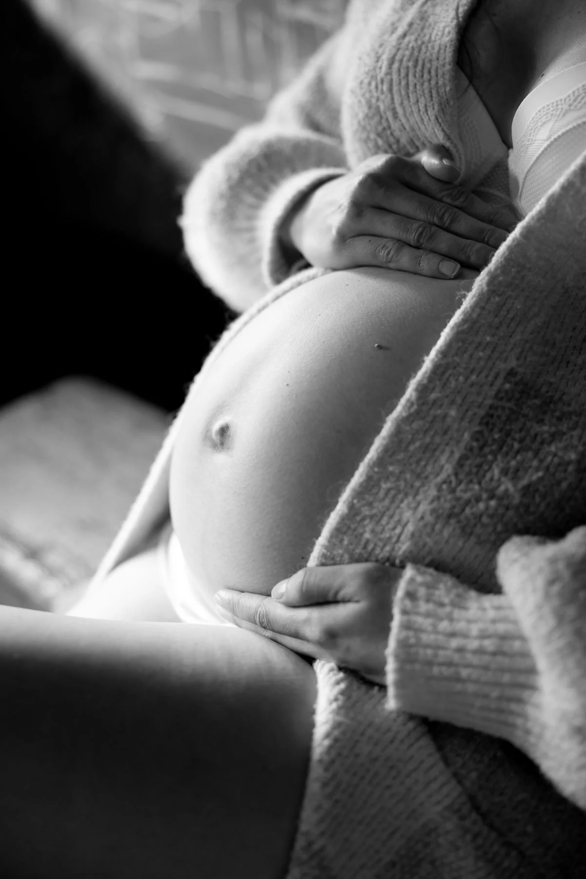Mini & Me, expecting mother photoshoot in natural light 