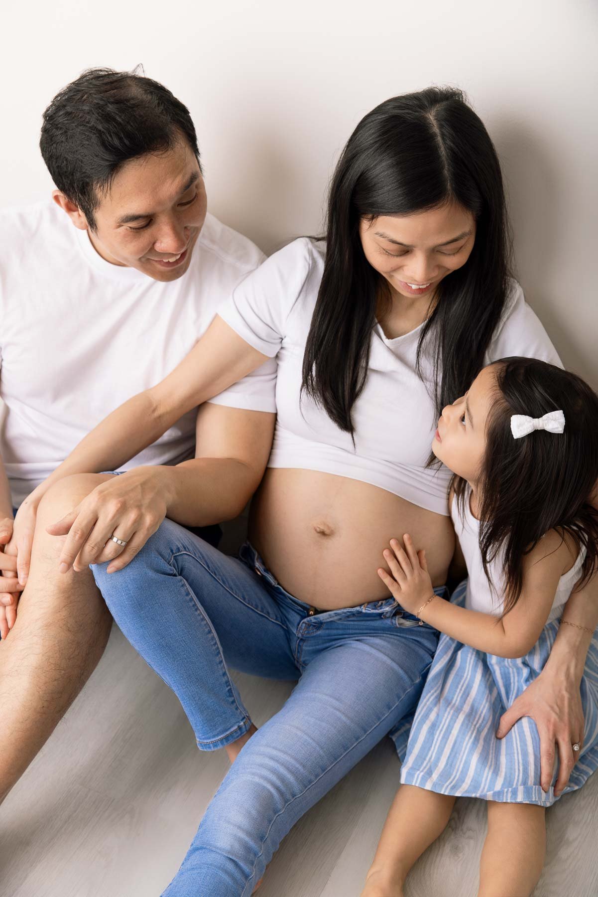 casual family maternity photography including toddlers in studio