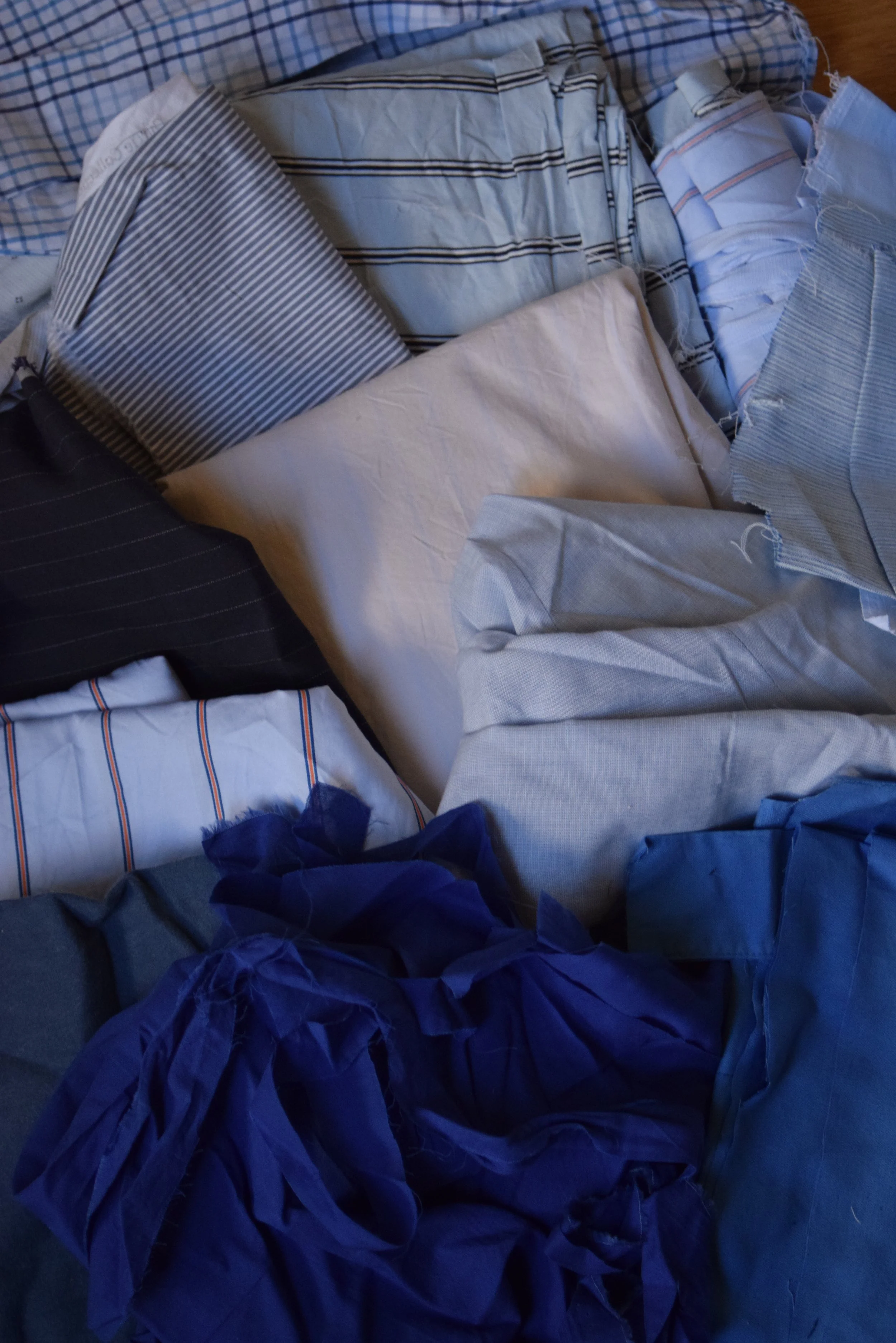 Mon stock de tissus bleus de seconde main