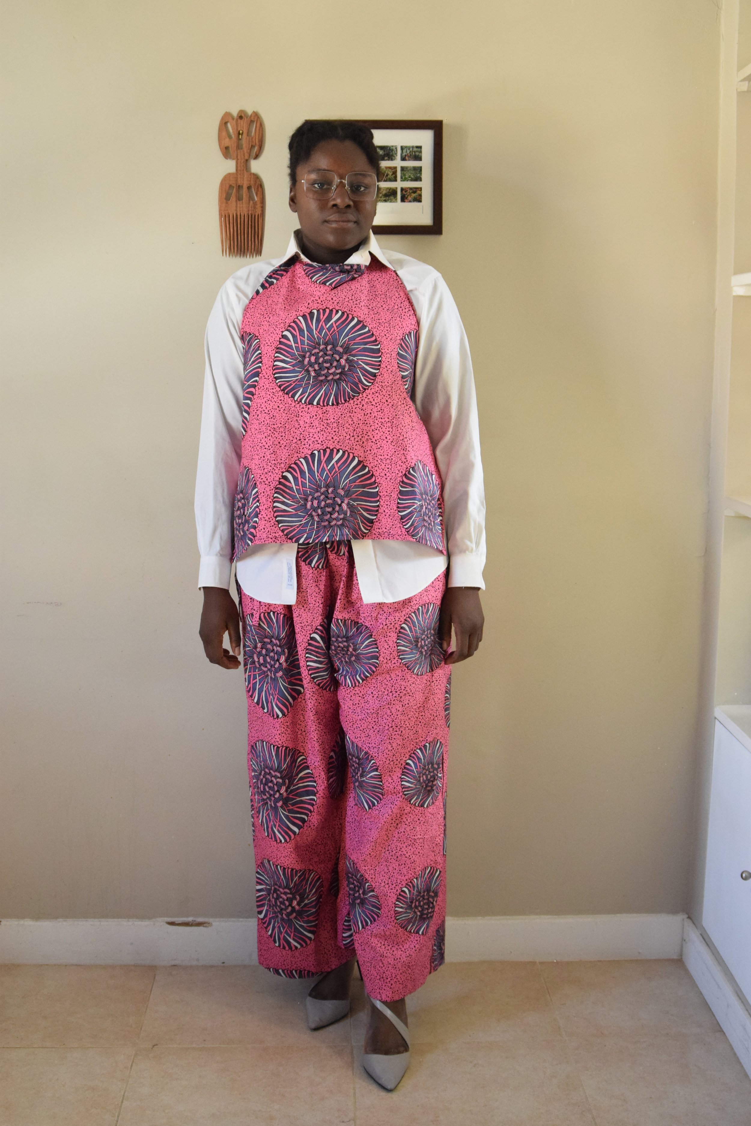 Chemise de seconde main, pantalon "Jalu" et haut dos nu, avec un tissus wax en coton acheté neuf au Cameroun. Je m'autorise rarement à acheter des tissus neufs, alors je ne me sens pas coupable 😋