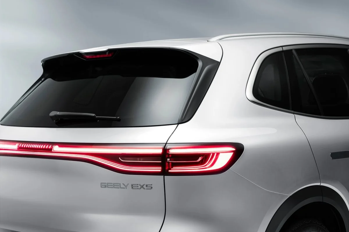 Geely EX5 SE Arctic White Tail Light - Medium.jpg
