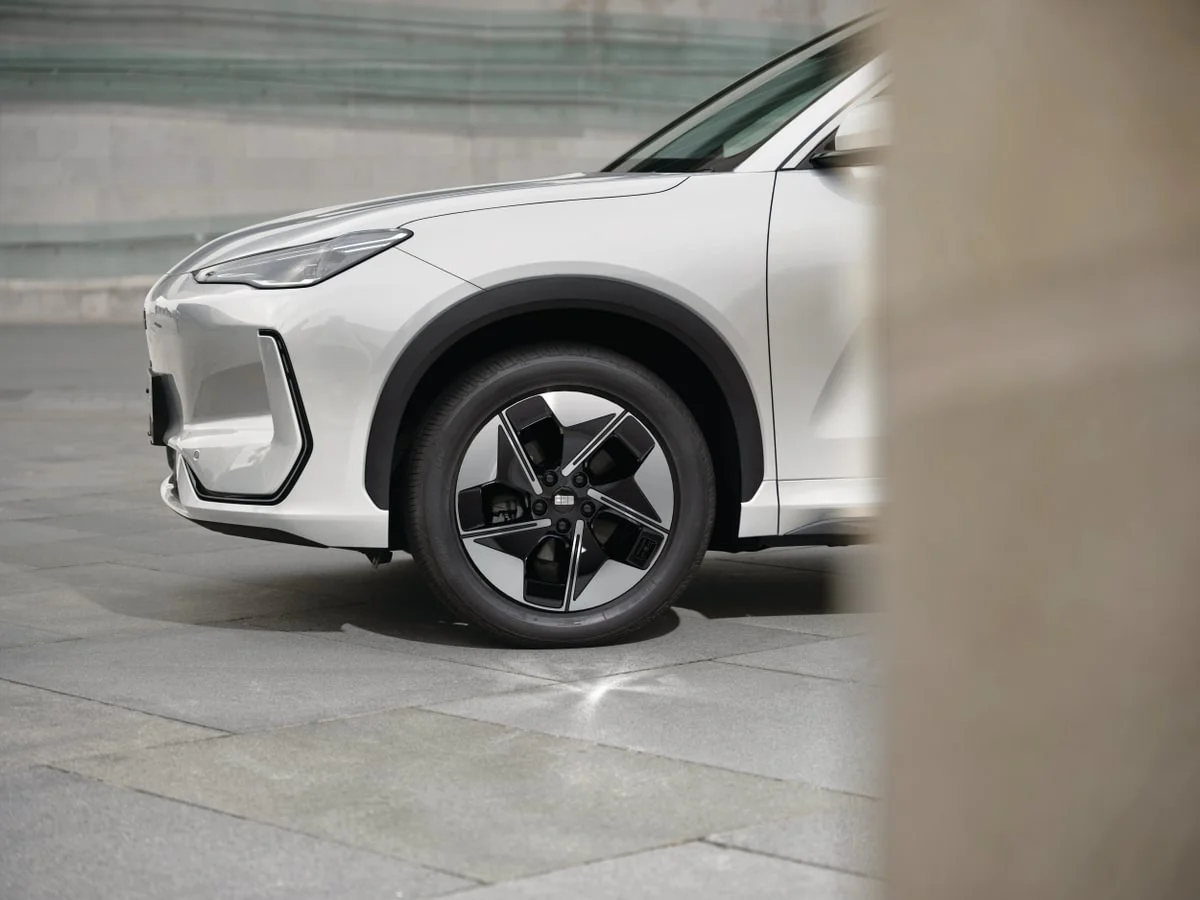 Geely EX5 SE Wheel Detail Static City CMYK - Medium.jpg