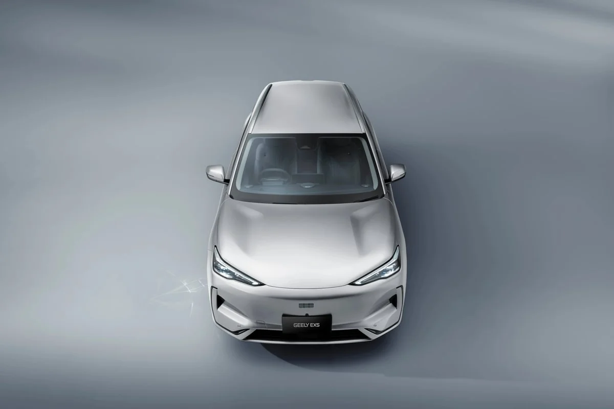 Geely EX5 SE Arctic White Front High - Medium.jpg