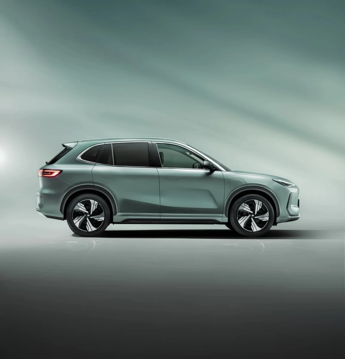 Geely EX5 Side Max Jade Green FLIPPED Extended - Medium.jpg