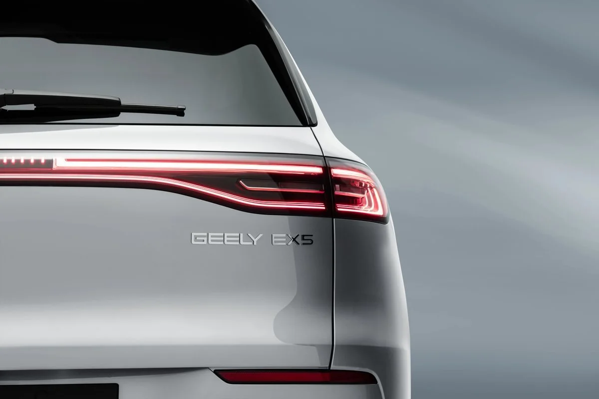 Geely EX5 SE Rear Badge RGB - Medium.jpg
