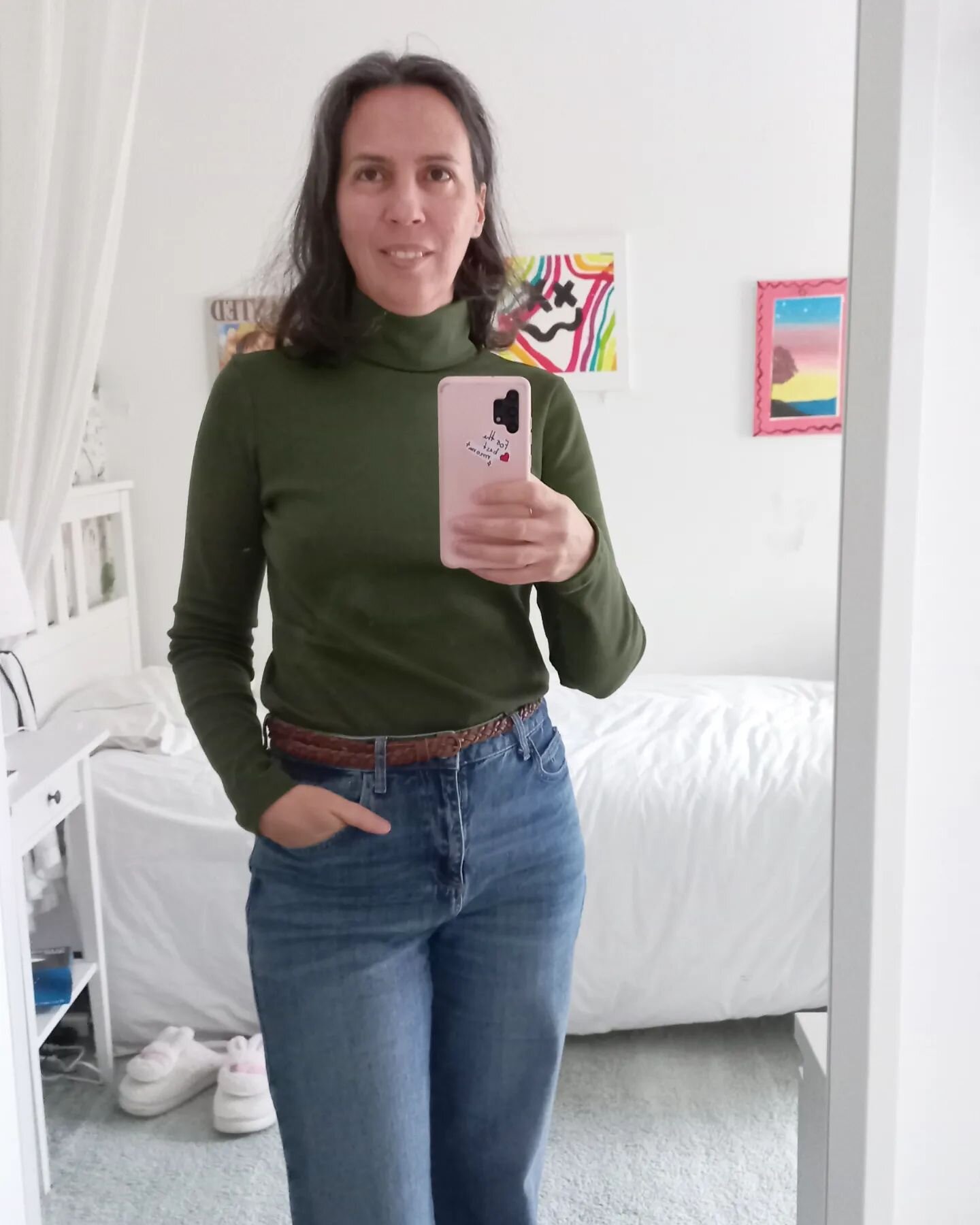 I made a Trudy turtleneck by @wardrobebymepatterns and loved it so much that I made two more already. This one is made in rib knit from @ilovekutchi.
.
.
#myhandmadewardrobe
#memade #memadeeveryday #sewing #sewist #handmadeclothes