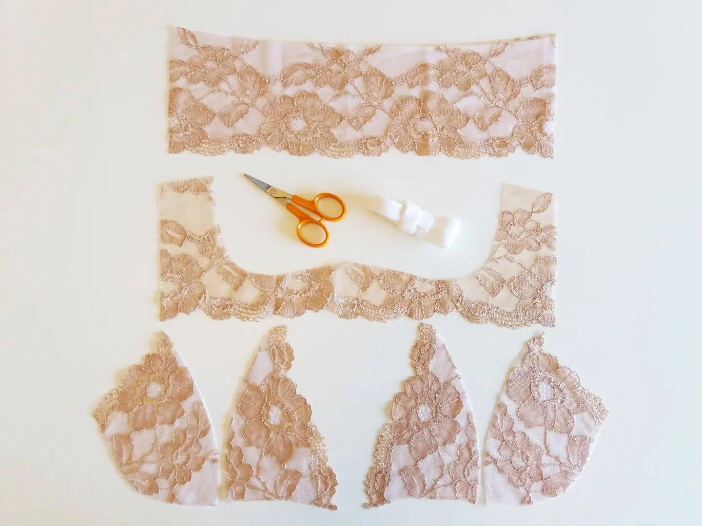 Venha aprender a fazer um soutien no workshop que vou dar na @thecraftcompany_cascais em novembro.

Ap&oacute;s 8 horas vai ser capaz de fazer um soutien que finalmente assenta bem.

🗓️ 1 e 8 de novembro, das 15h &agrave;s 19h
📍@thecraftcompany_cas