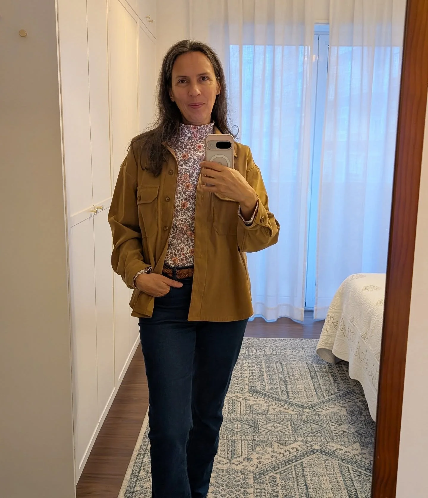 All dressed in me-made:
- #FairmountShacket by @heyjunehandmade, made in peachskin (a gift from @sewuthinkucan)
- #wbmtrudyturtleneck by @wardrobebymepatterns, made in rib knit from @ilovekutchi 
- #gingerjeans by @closetcorepatterns 
.
.
#ootd #mema
