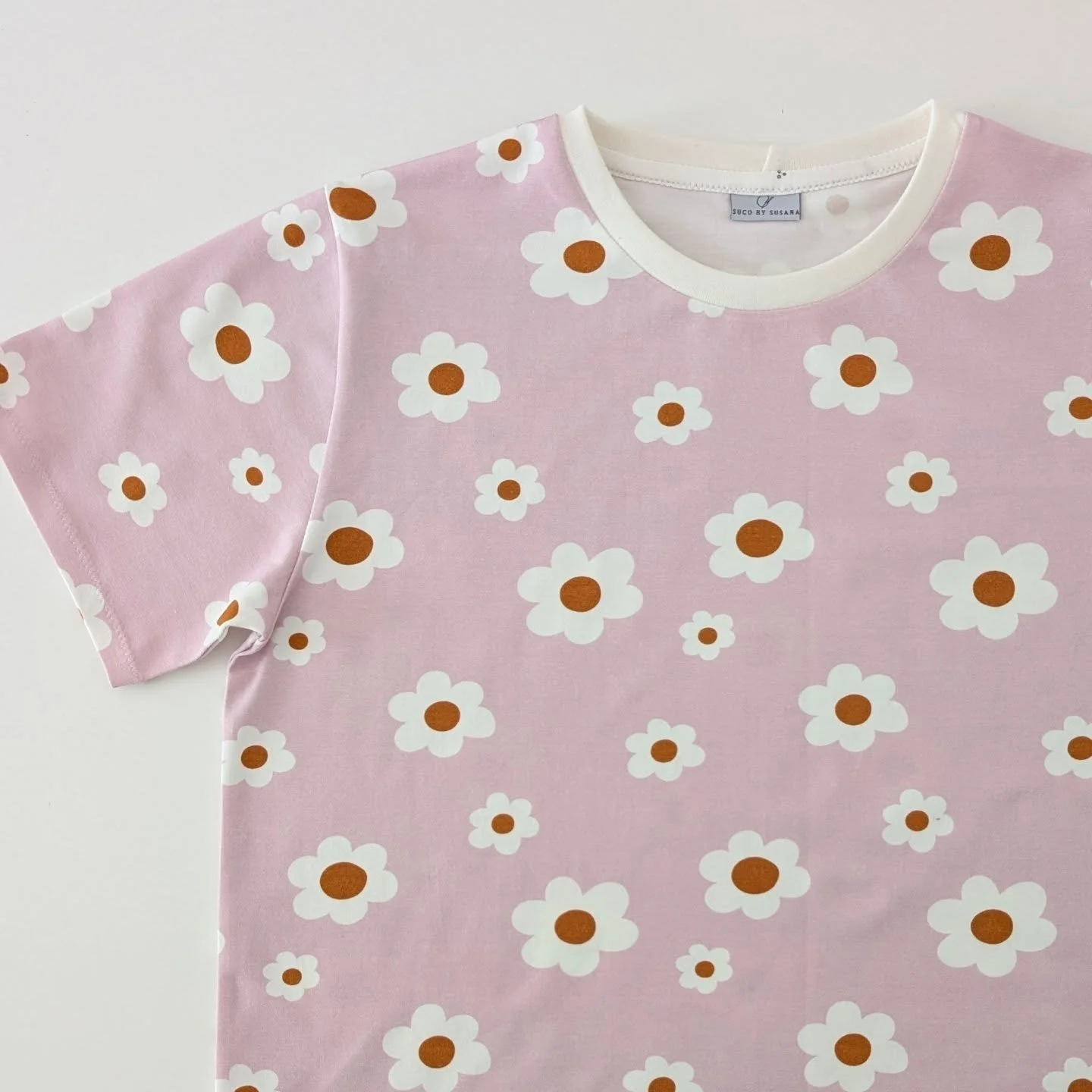 The perfect t-shirt pattern for kids exists, and it's the Lemon tee! 🪡👕
With sizes 12 months to 14yo, you'll be able to sew T-shirts for your children that they'll love to wear, for several years.

#lemontee pattern available in my Etsy store.☝️
.
