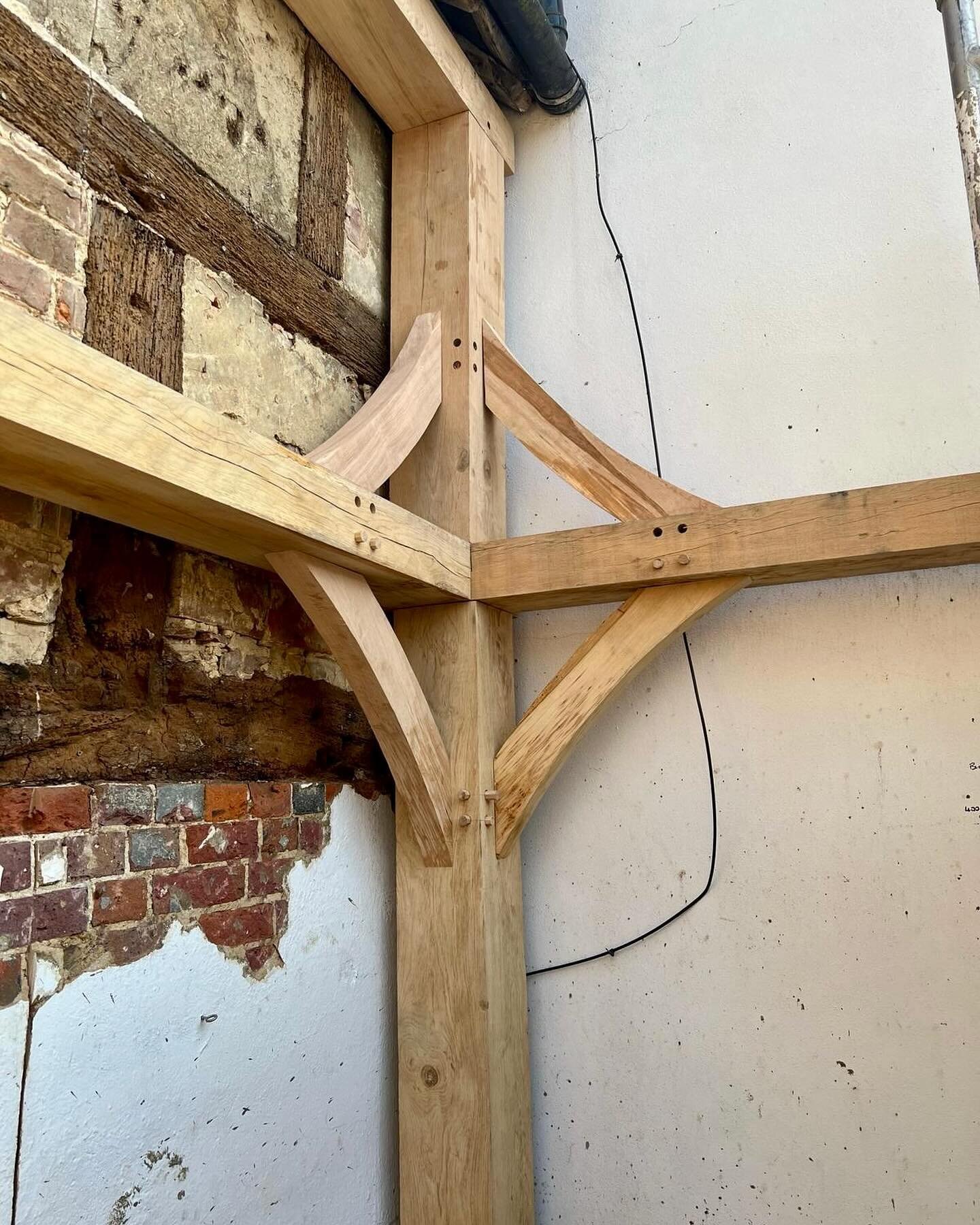 We&rsquo;re all about that Green Oak framing at Harrity! Bringing new life to a 14th-century Grade 2 listed building, back when the sun was shining bright. 🌿✨ 

#Restoration #Heritage #GreenOak #extension #carpentry #construction #contractor #eastsu
