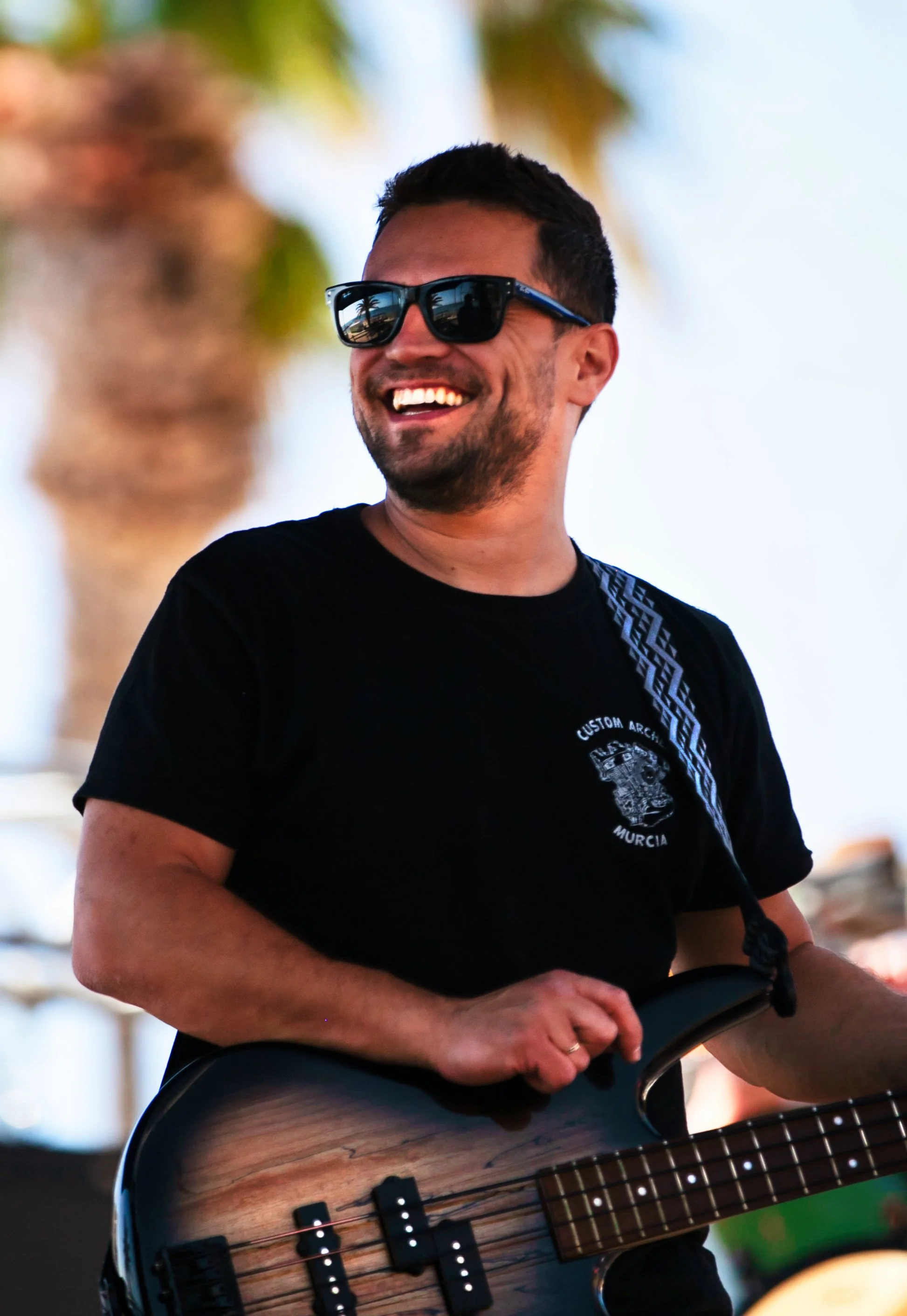 smiling guitaist sig.jpg