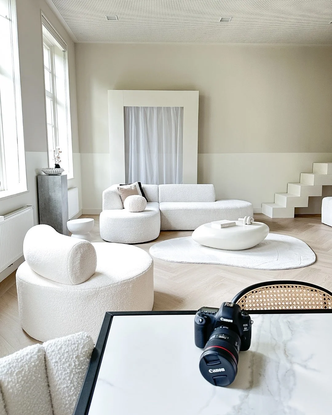 📸 De perfecte plek voor jouw shoot
Met de herfst in aantocht en de eerste rainy days voor de deur is dit hét moment om jouw tijdslot te boeken bij Newport The Studio. Tot eind september profiteer je van 20% korting op iedere boeking! 🍂
Wat