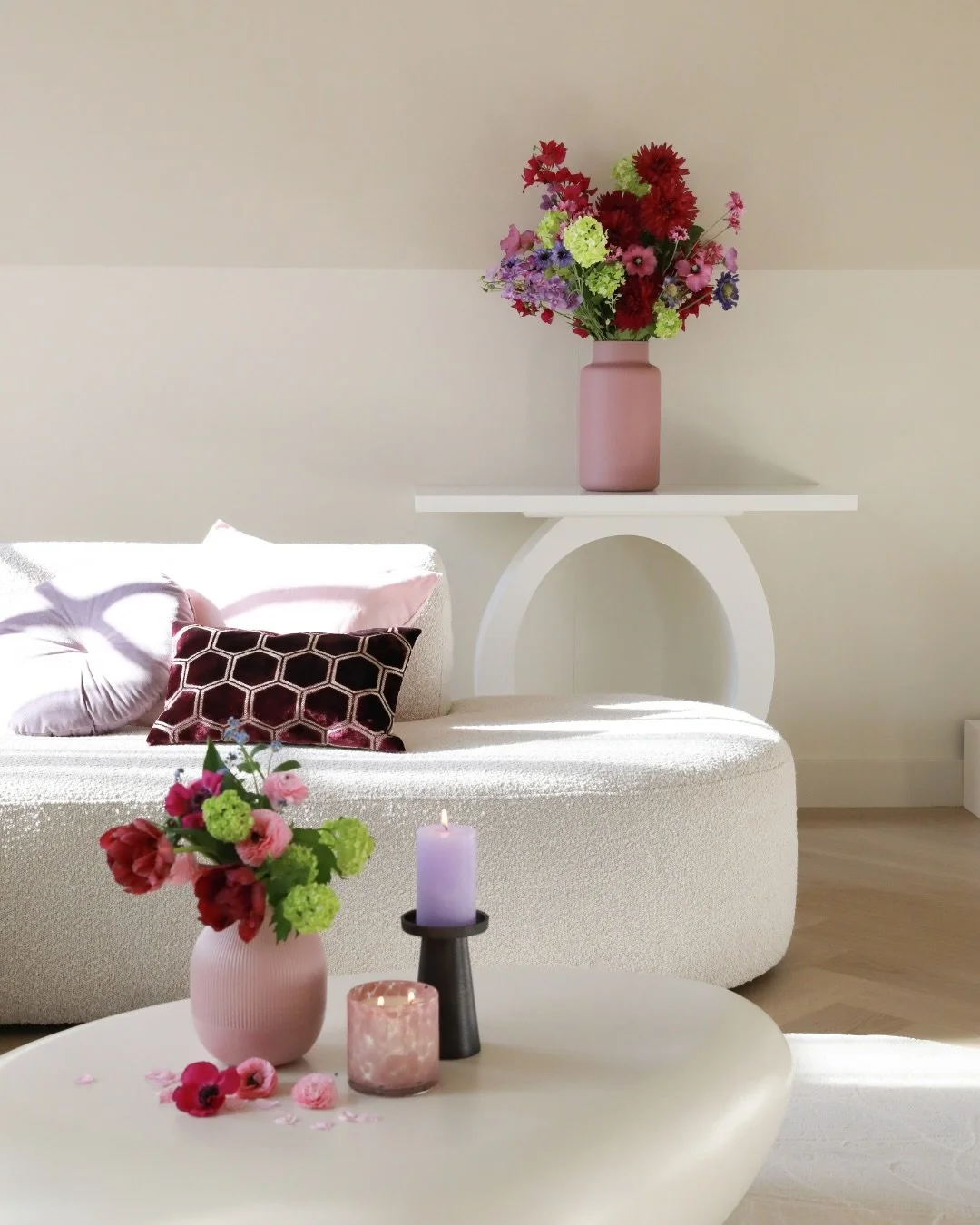 Van interieur tot lifestyle: maak je merkfoto&rsquo;s stralend dit voorjaar! 🌸🌺

Onze studio is meer dan alleen een ruimte,&nbsp; het is een plek waar licht, interieur en creativiteit samenkomen. De studio is rustig ingericht en is de ideale basis 