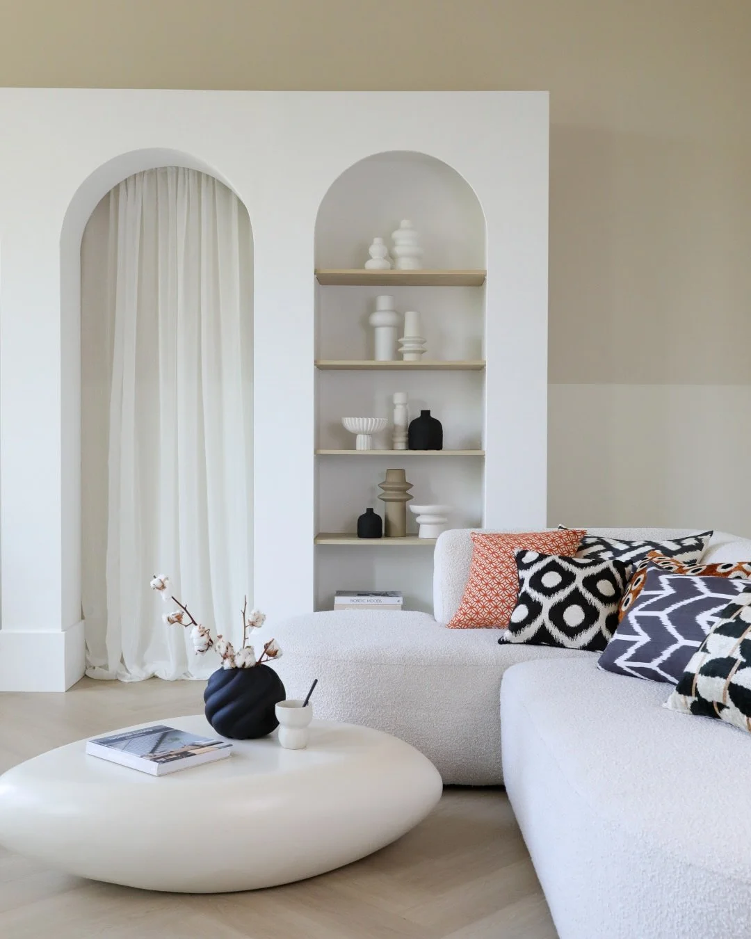 ✨ New project: Nomad&eacute;

Voor dit project mochten we de fotografie, styling en creative direction verzorgen voor @houseof.nomade &mdash;&nbsp;
een nieuw interieurmerk met een prachtige collectie kussens.

In onze studio brachten we de volledige 