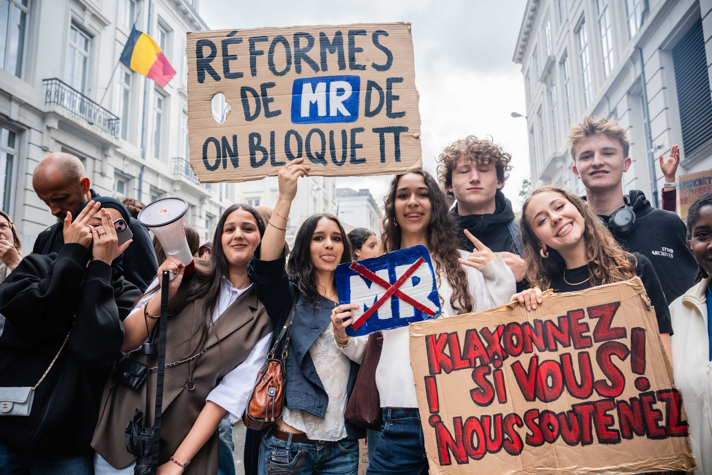 Des milliers de jeunes et profs dans les rues de Bruxelles contre la r&eacute;forme de l&rsquo;enseignement de MR-Engag&eacute;s. Le combat continue. Vot&eacute; ou pas vot&eacute;: on l&acirc;che rien 🔥 #glatigny #enseignement #greve