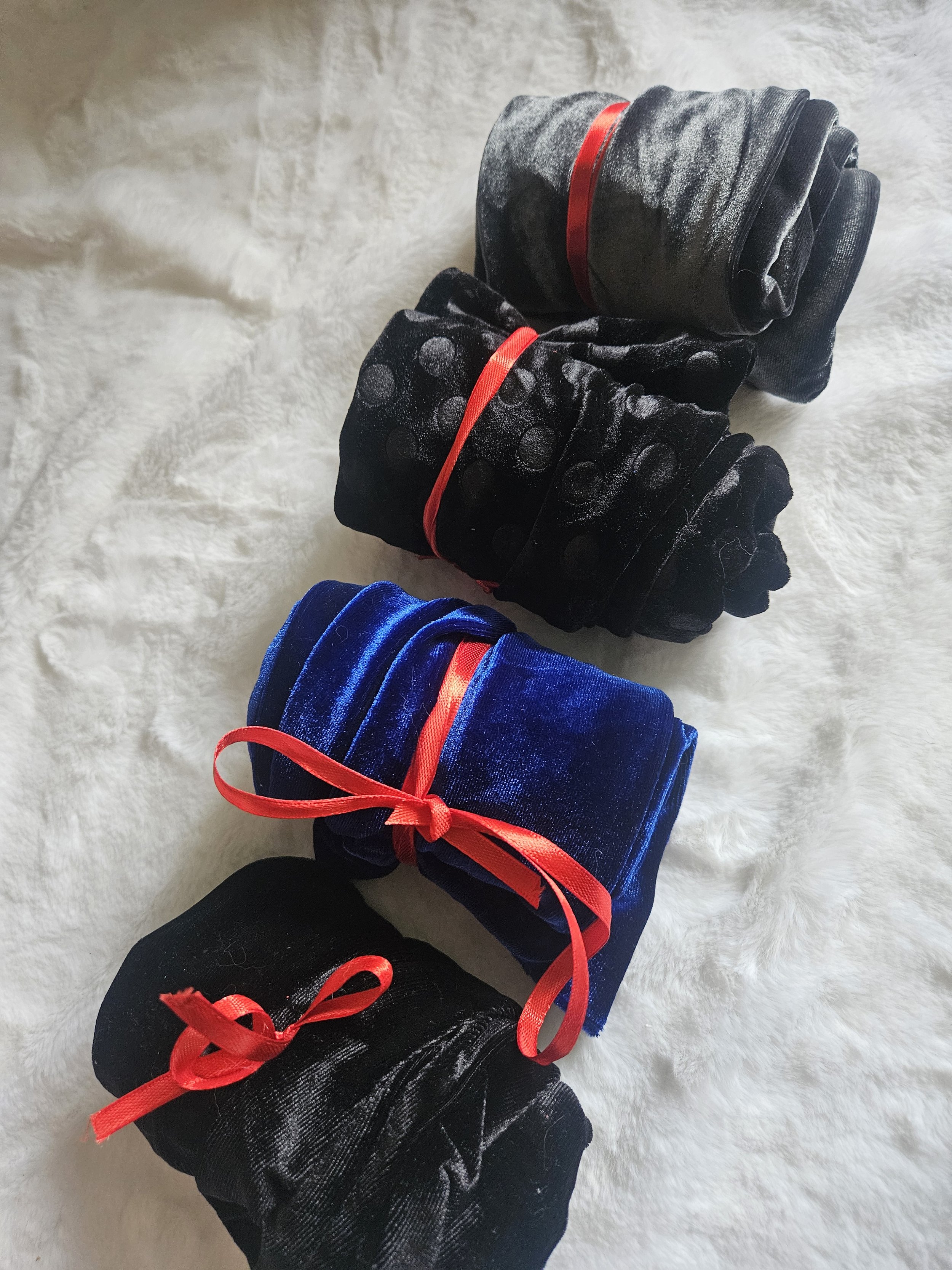 Thalia Hel velvet blindfold