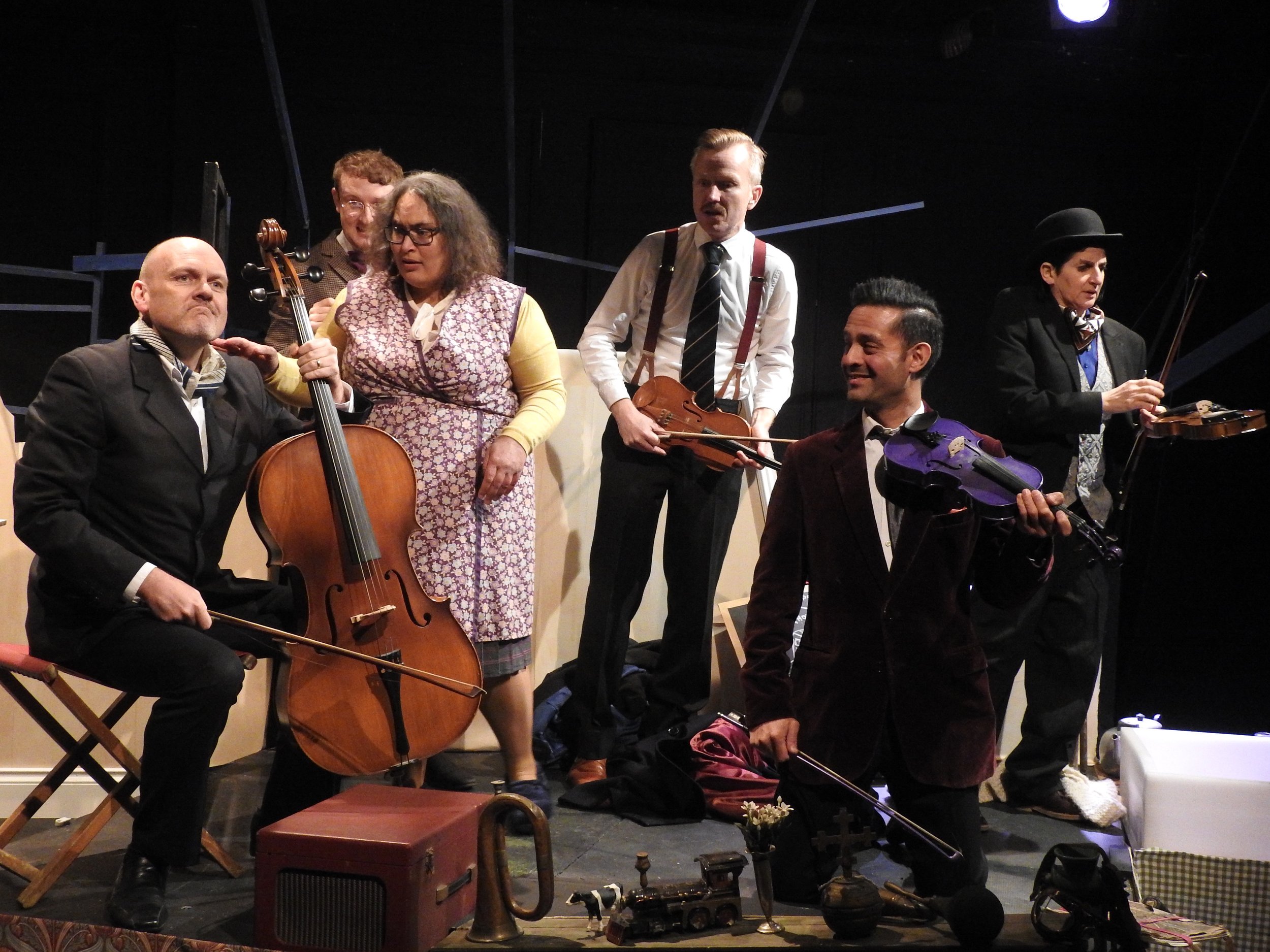 FUN LONDON AMATEUR DRAMATICS00100.jpg