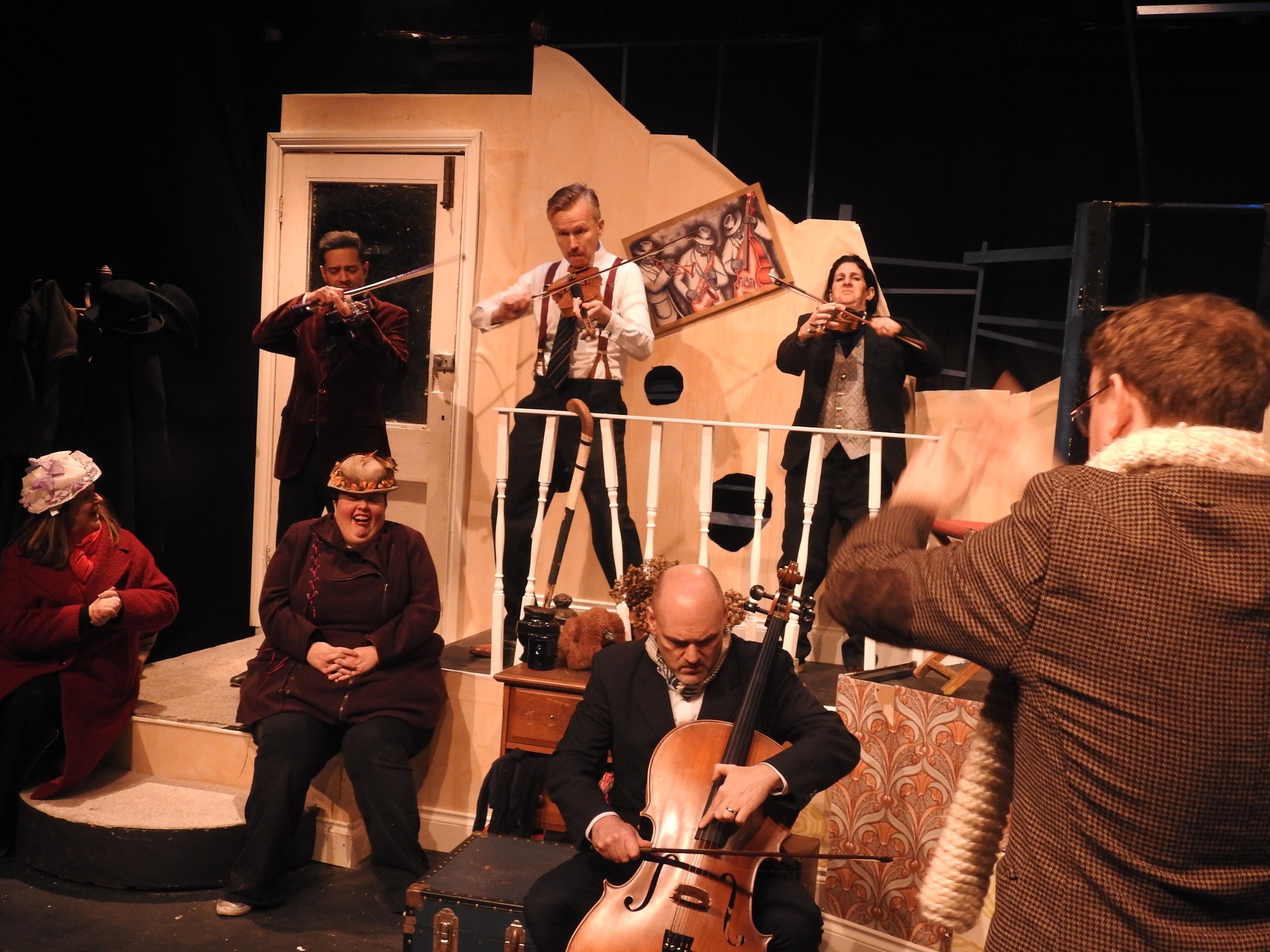 FUN LONDON AMATEUR DRAMATICS00200.jpg