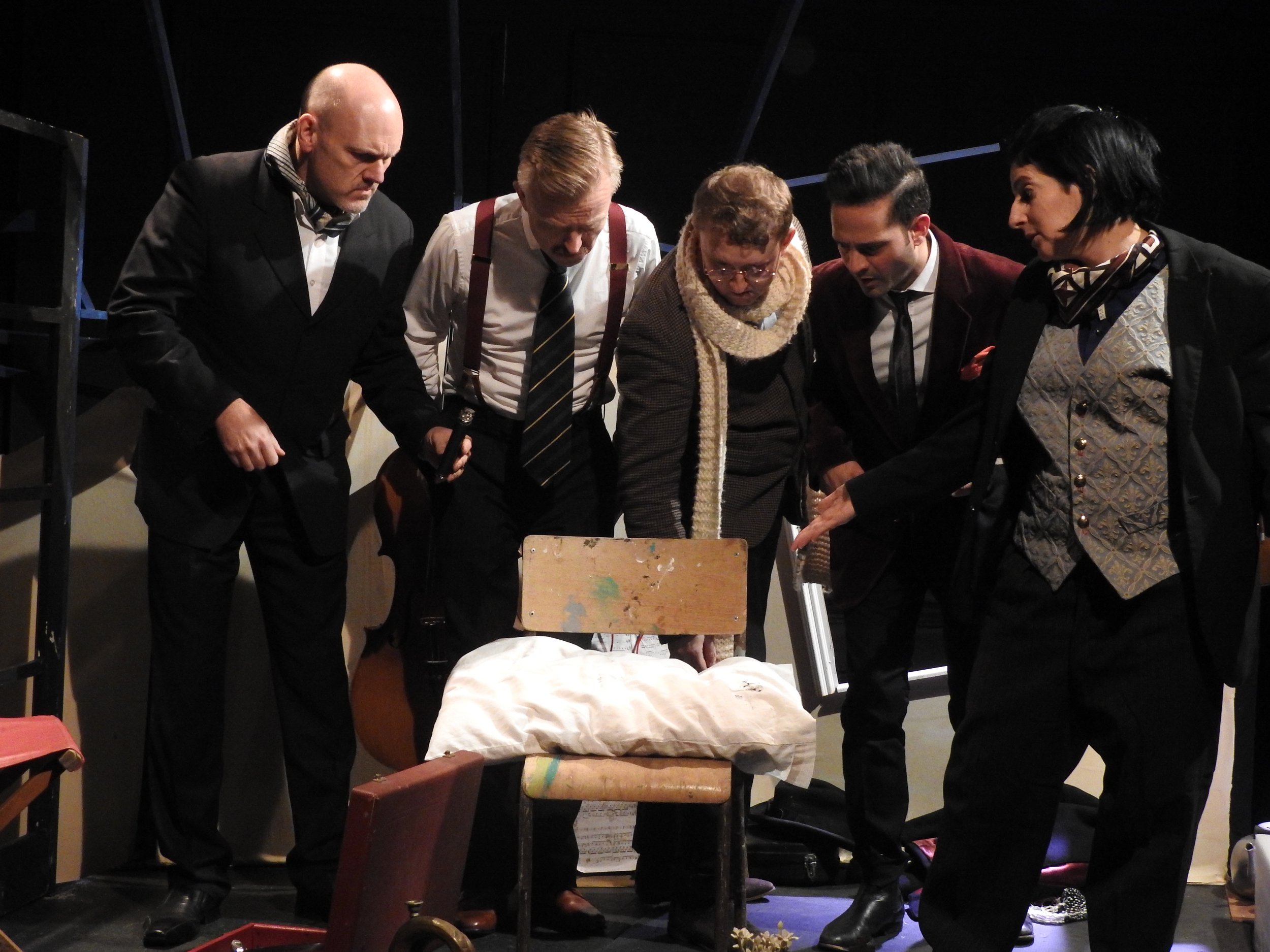 FUN LONDON AMATEUR DRAMATICS00125.jpg