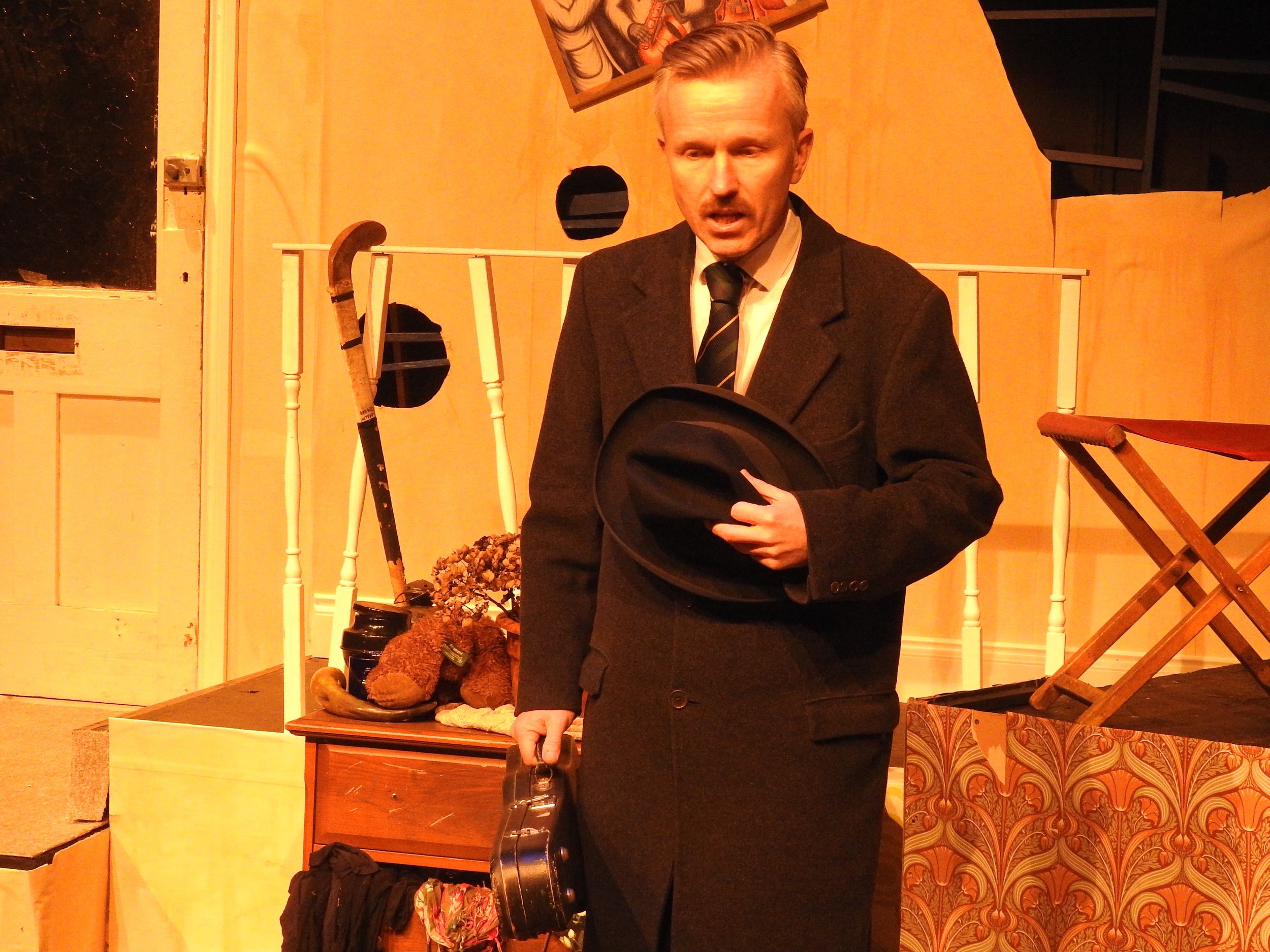 FUN LONDON AMATEUR DRAMATICS00079.jpg