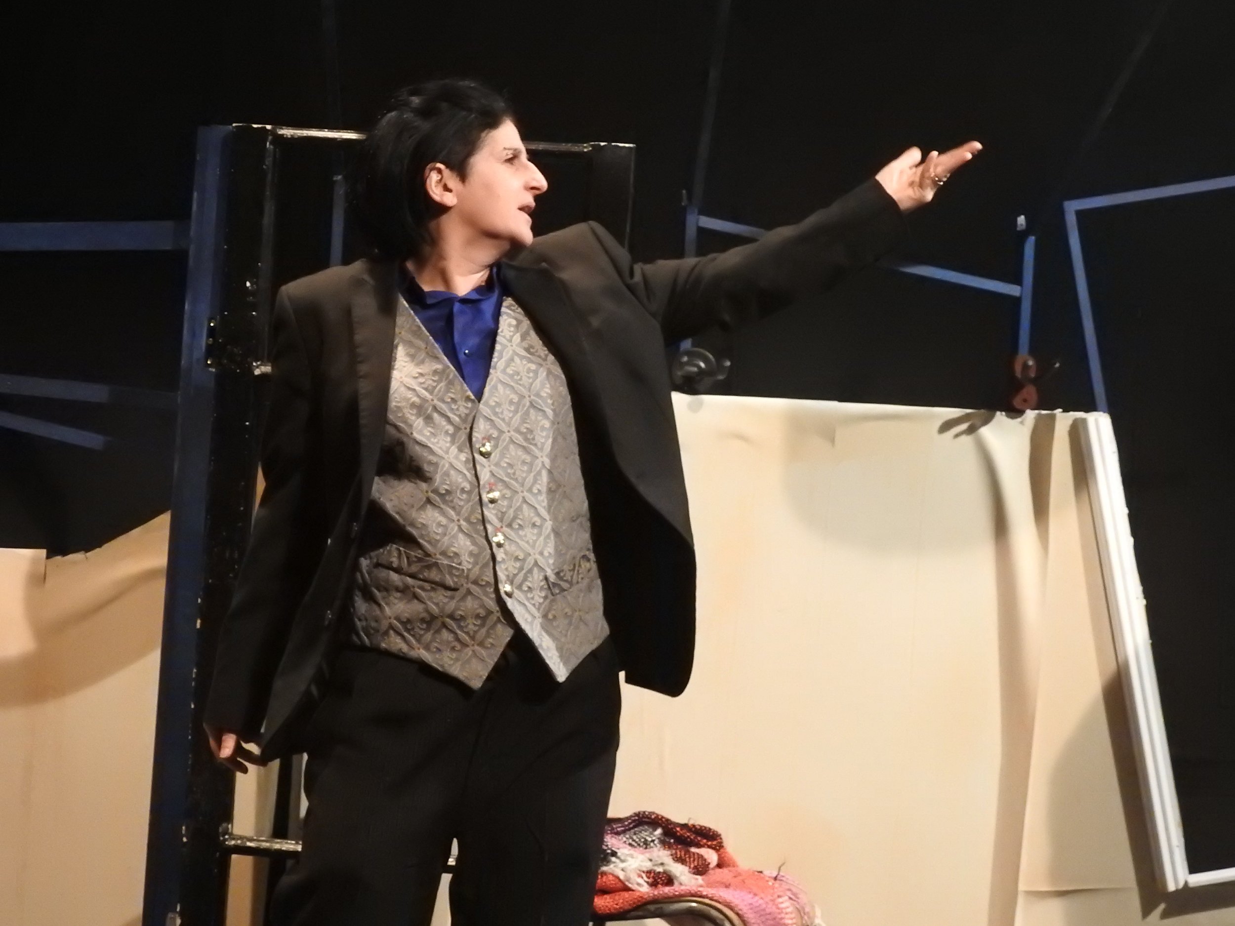 FUN LONDON AMATEUR DRAMATICS00267.jpg