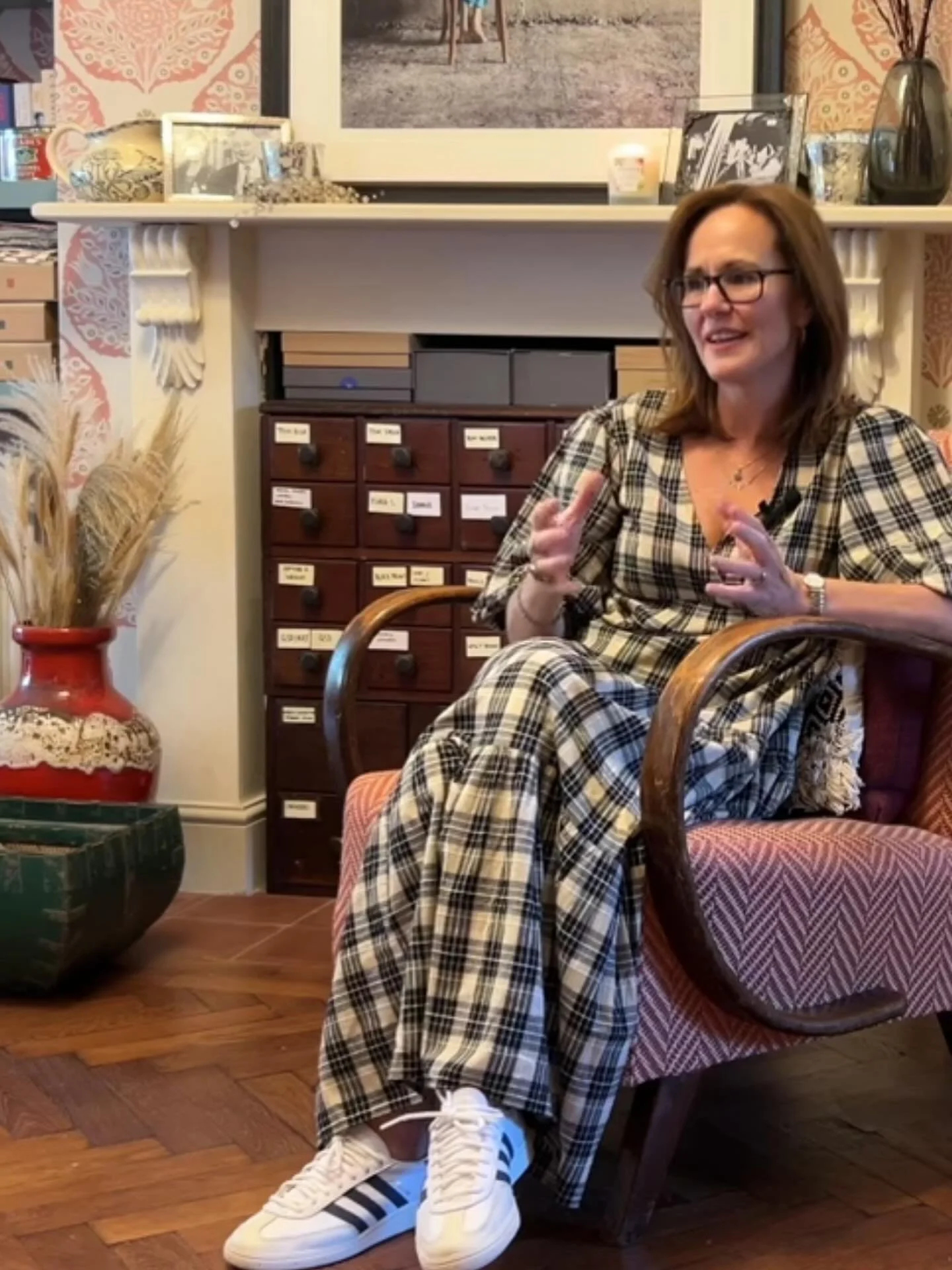 Thanks so much to the lovely @vinterior team for popping over and chatting all things home. Such a treat to have you and to chat about my love of antique and vintage 🌺 The interview is part of their video series on their YouTube channel - A Home Les