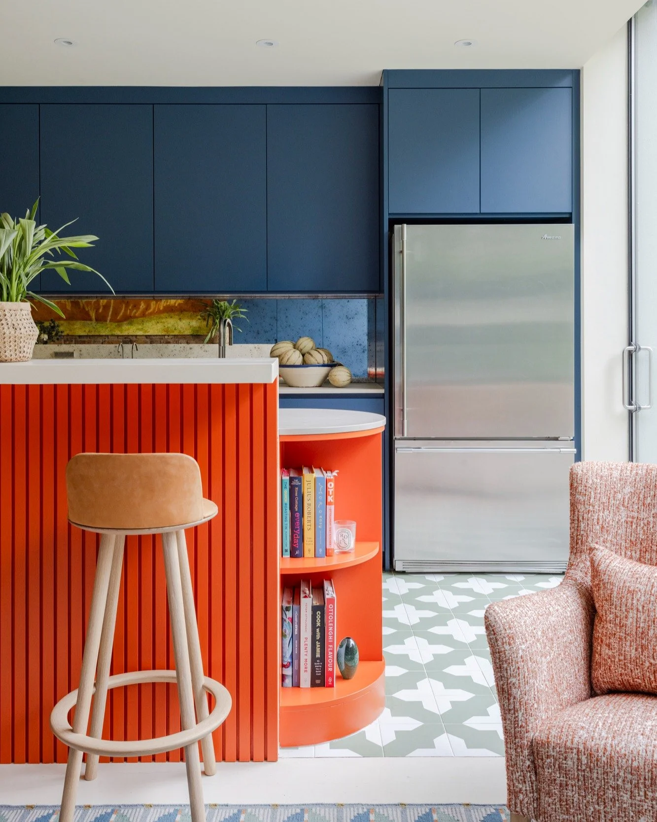 Now the weather is (hopefully) turning for the better, am remembering the kitchen of our Stamford Brook project - where the garden played such a central role in the design.

Views through to the greenery beyond helped shape both the palette and the l