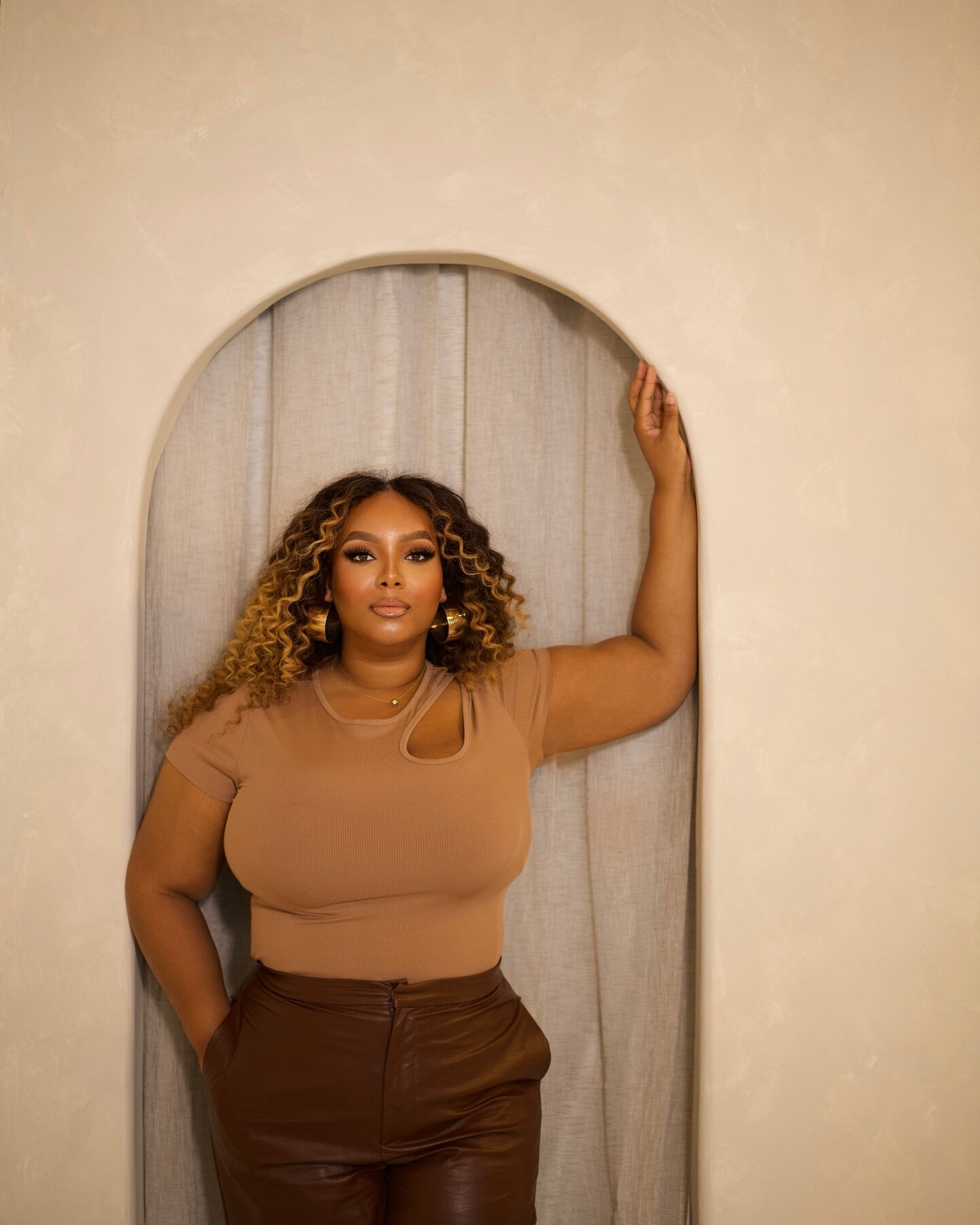Hi! I'm Fatima, a Makeup Artist and licensed Esthetician based in Atlanta, Georgia.

In 2020, I took a deep dive into the world of self-care, seeking a beauty routine that not only enhanced my looks but also nurtured how I feel and addressed my overa