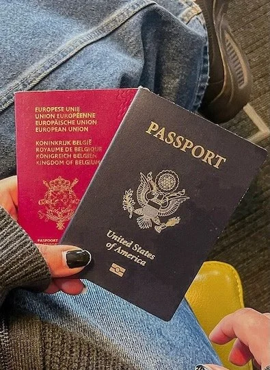 Bruzz - 'Accidental Americans' in Brussels: the price of a blue passport