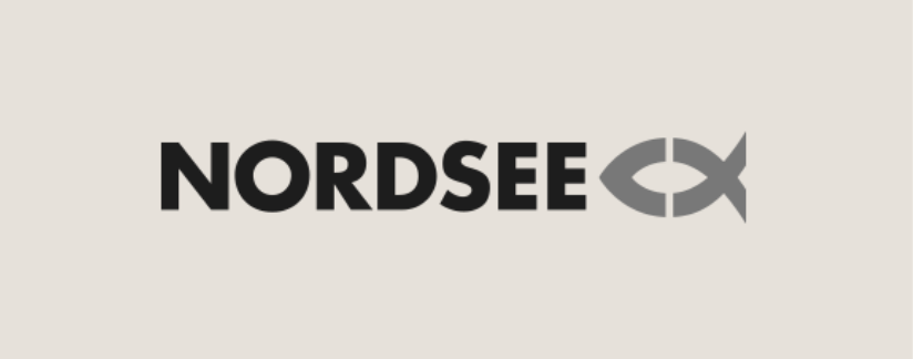 Logo con la parola "NORDSEE" in nero e un'icona stilizzata di un pesce in grigio sulla destra