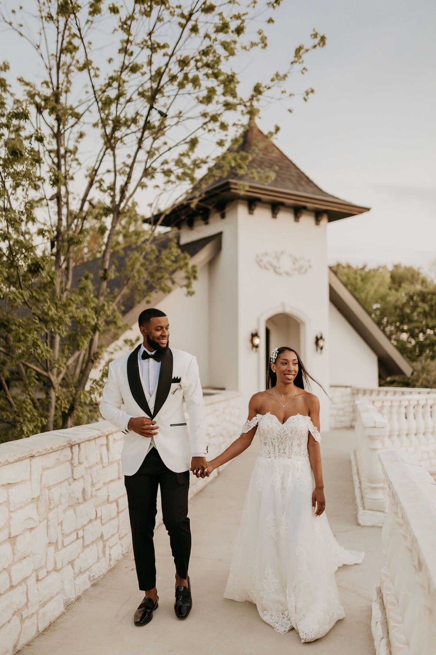 🥂Let's Celebrate!! Cheers to a wonderful year of marriage for Shawntea and Caleb.....
ㅤ
Photography: @jackiemariephotography
Florist: @bloomingbridesflorist
Bar @twistedspiritsbeverages
Planner: Tammy Loving
DJ: Antoine Joyce
#engaged #newlyengaged 