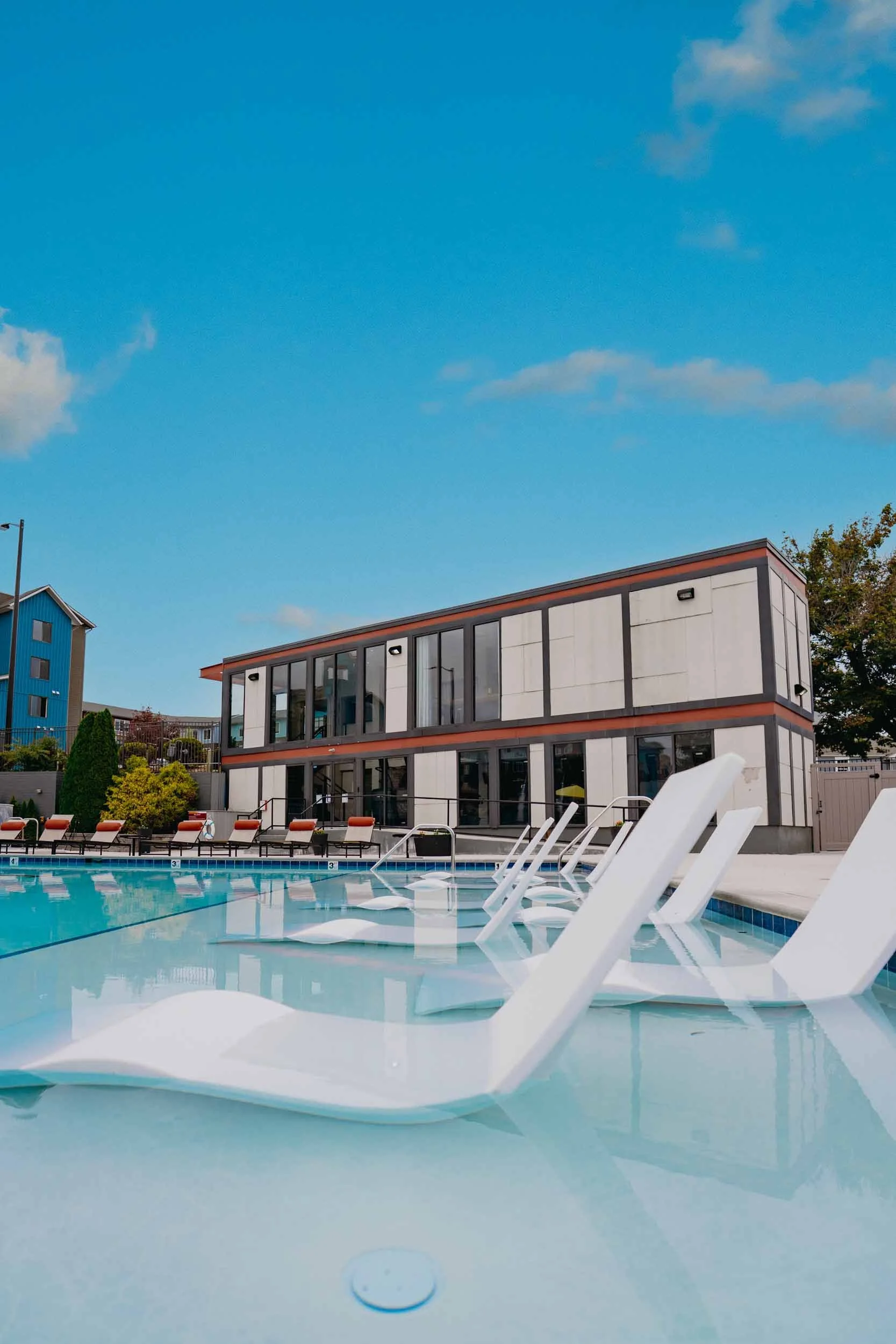 Terrace View | Off-Campus Apartments in Blacksburg, VA | Lounge Charis